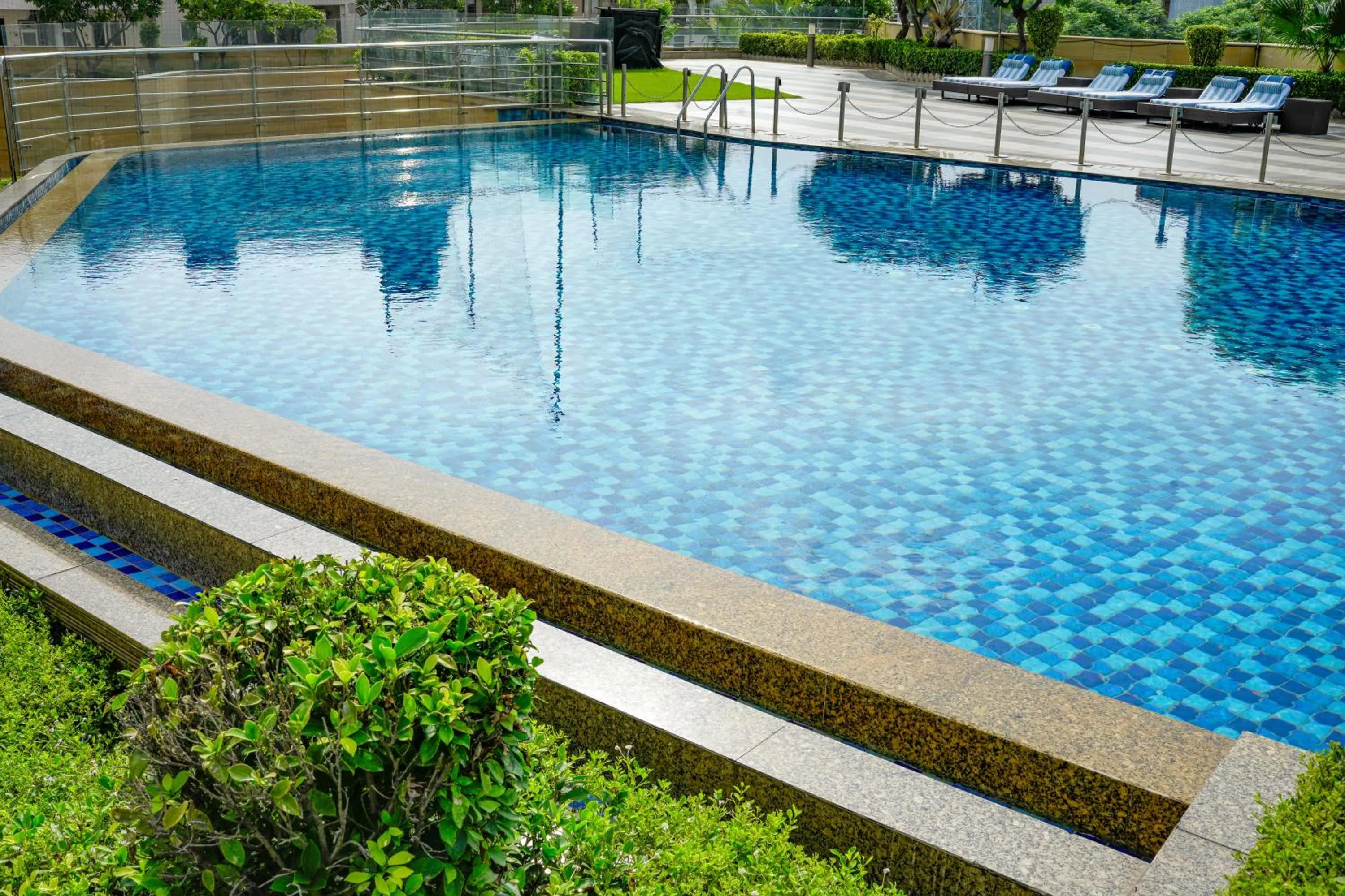 Swimming pool in Courtyard by Marriott Gurugram Downtown