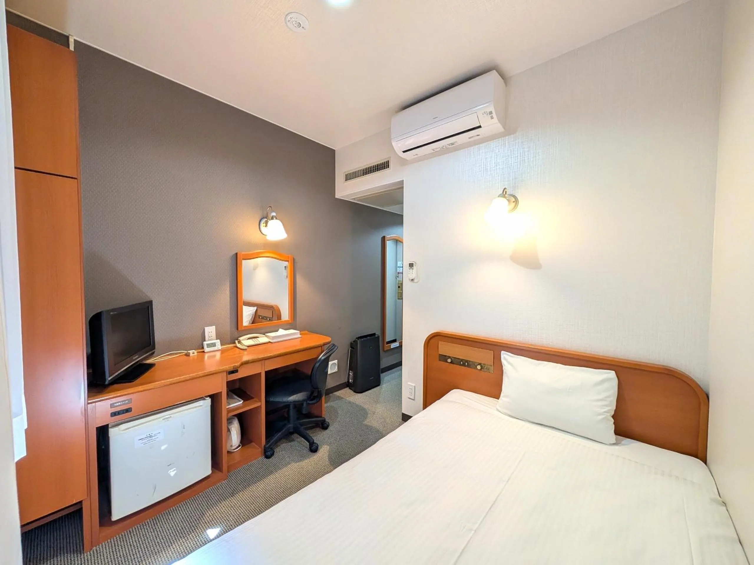 Photo of the whole room, Bed in Suizenji Comfort Hotel