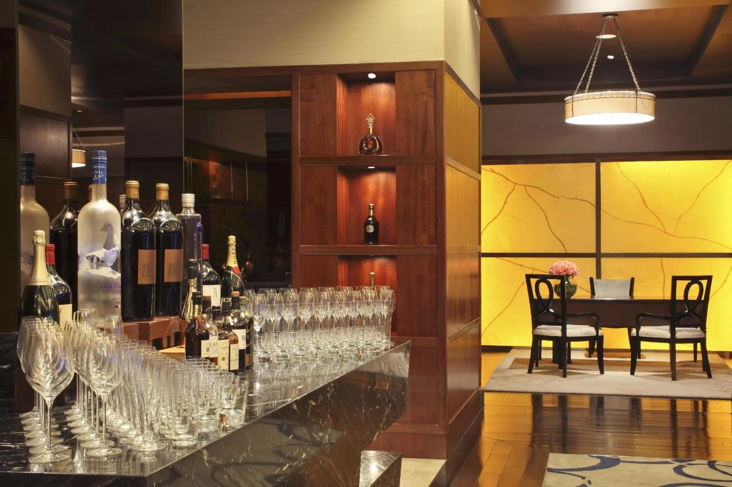 Lounge or bar in The Leela Ambience Gurugram Hotel & Residences - The Luxury Urban Sanctuary