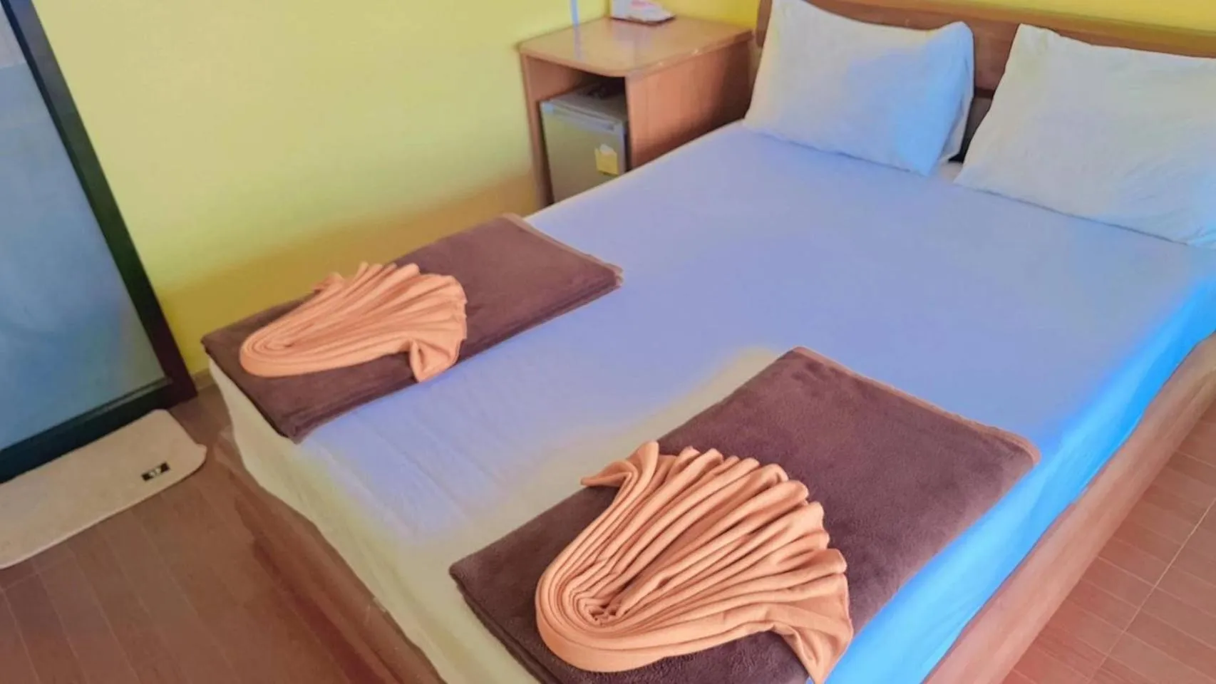 Bed in Phi Phi Sand Sea View Resort