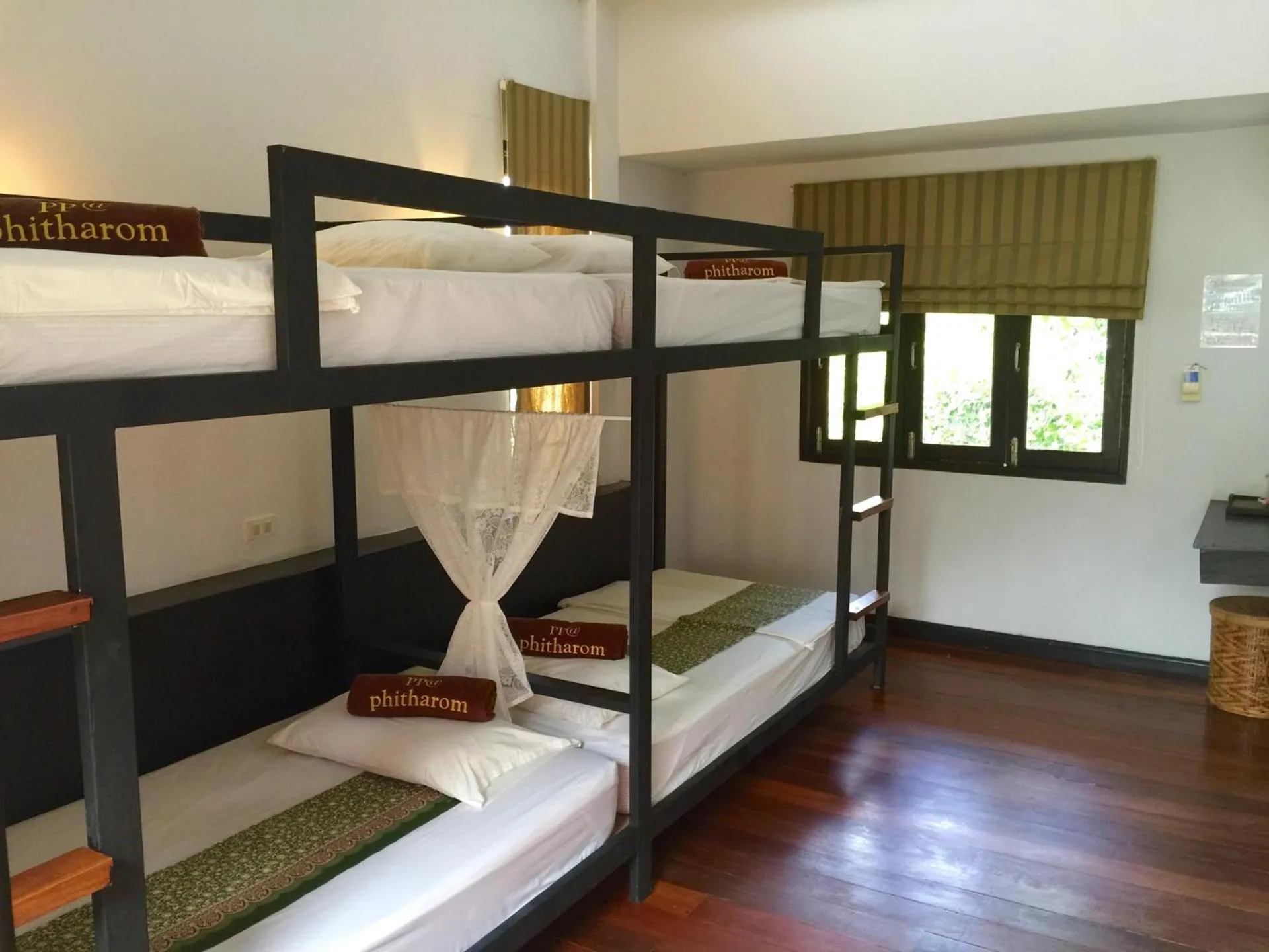 bunk bed, Bed in Phitharom PP Resort