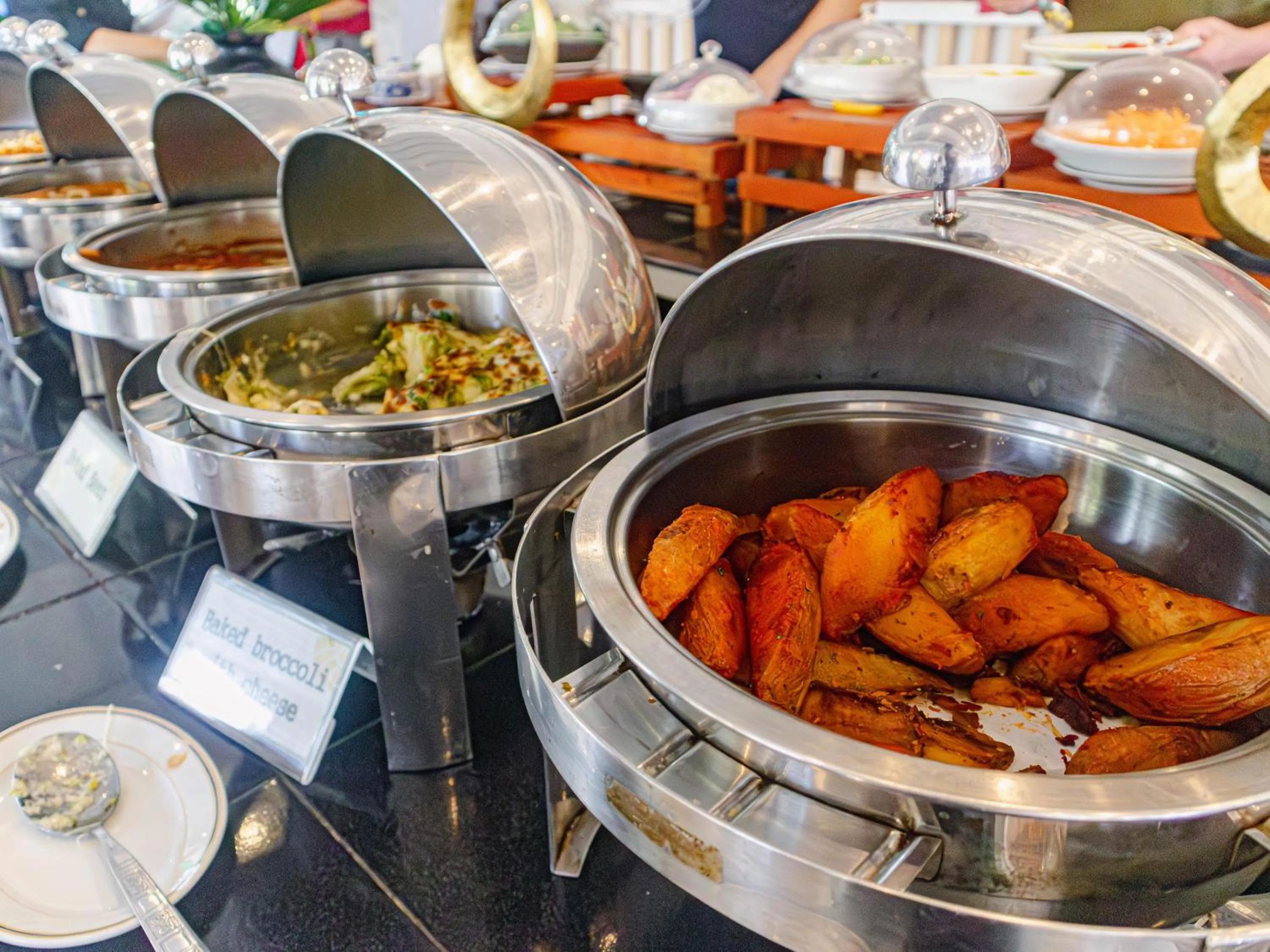 Restaurant/places to eat in Lanta Sand Resort & Spa