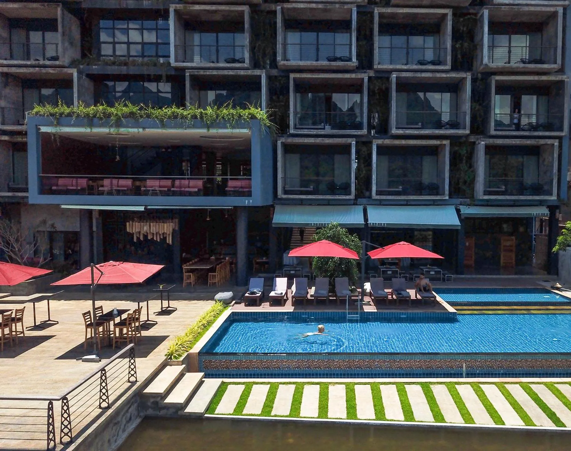 Swimming pool in Inthira Vangvieng