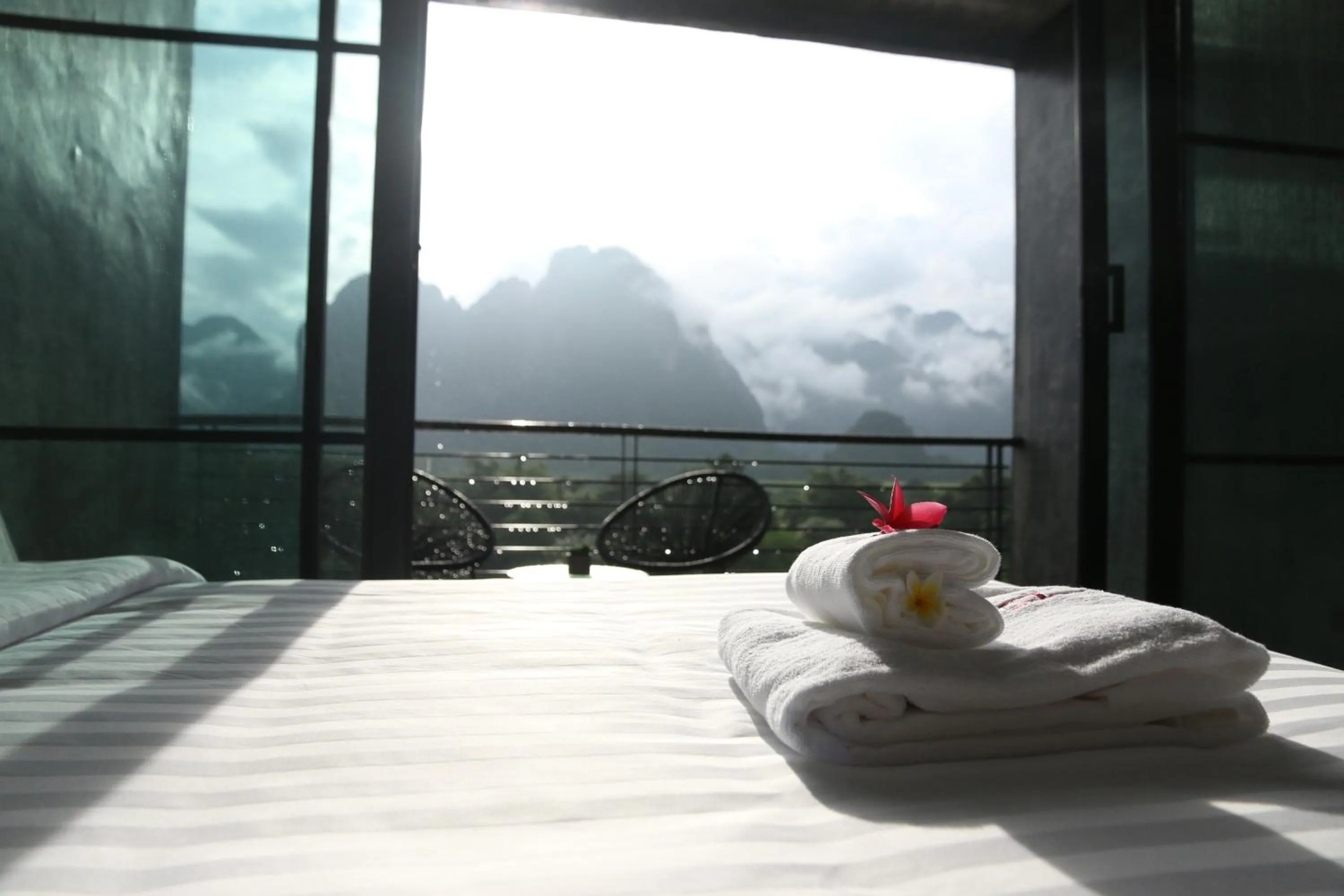 Mountain view, Bed in Inthira Vangvieng