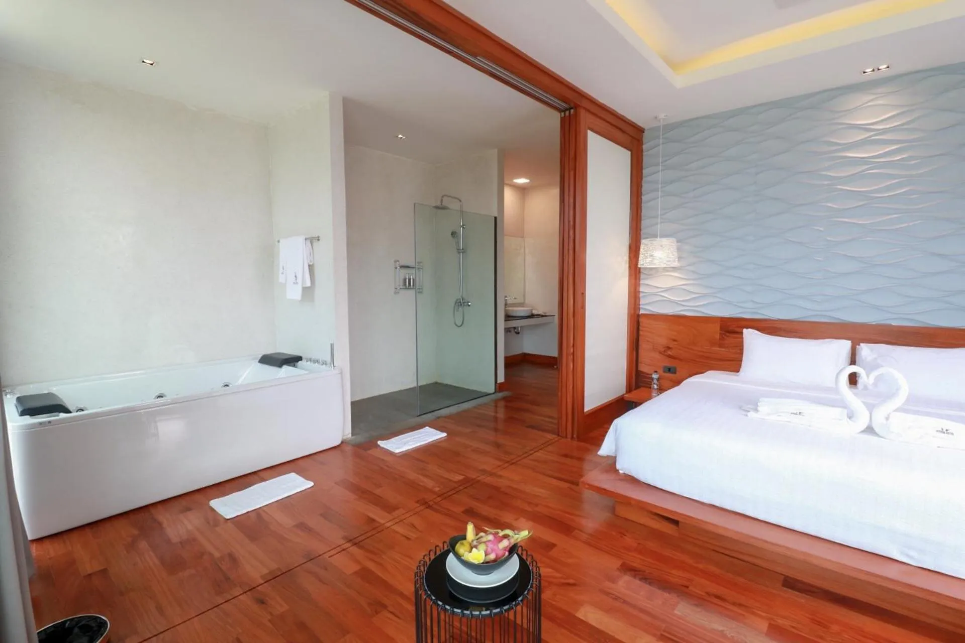 Shower, Bed in Inthira Vangvieng