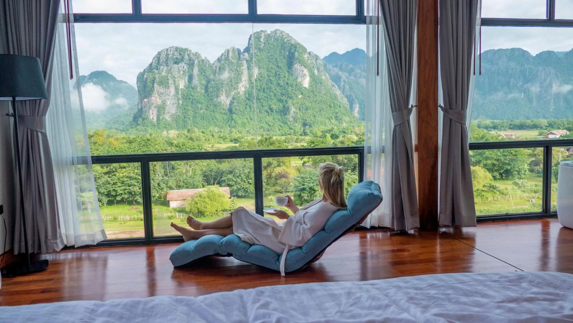 Mountain view, Bed in Inthira Vangvieng