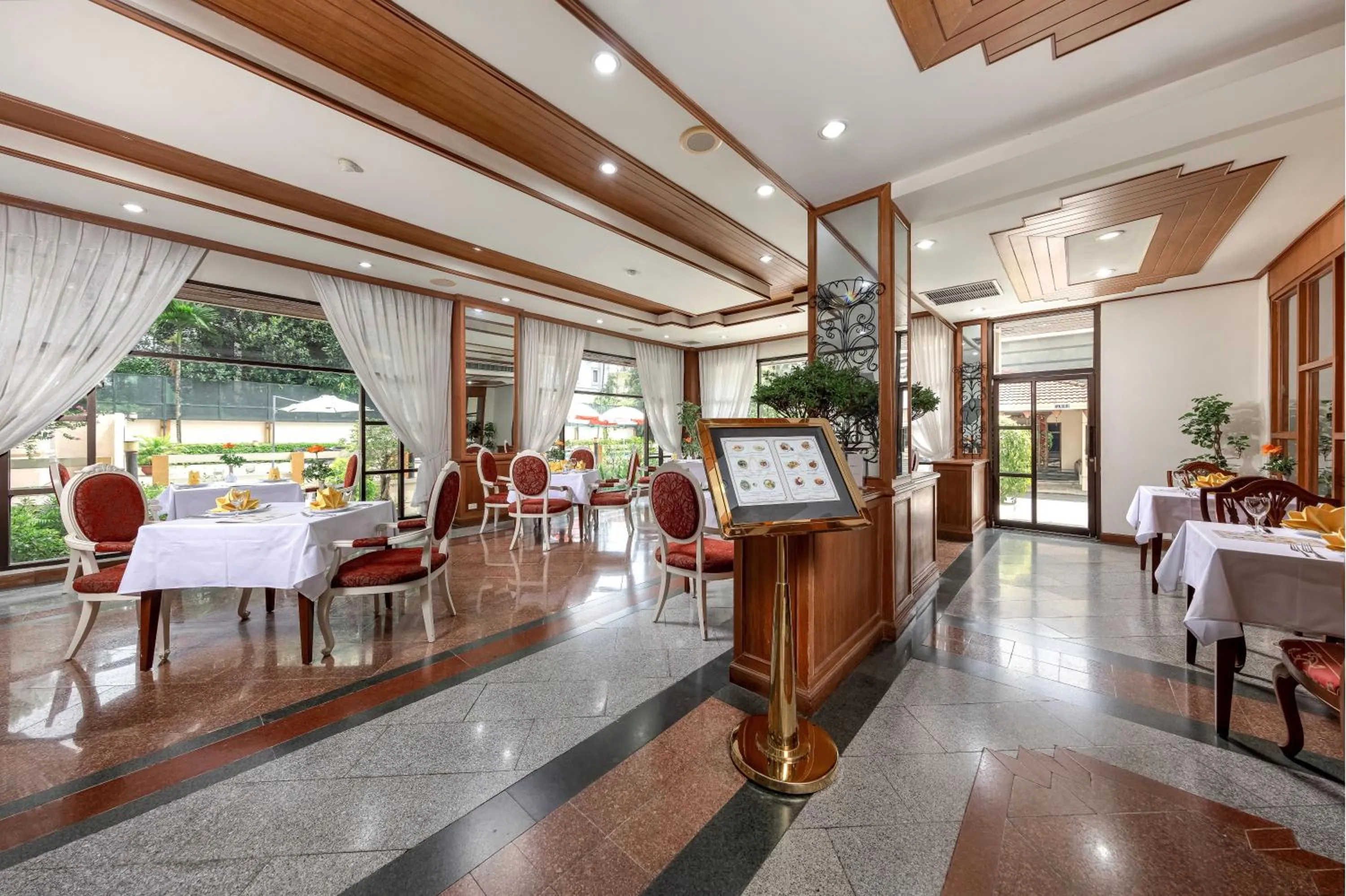 Restaurant/places to eat in Oriental Palace Apartments Hanoi
