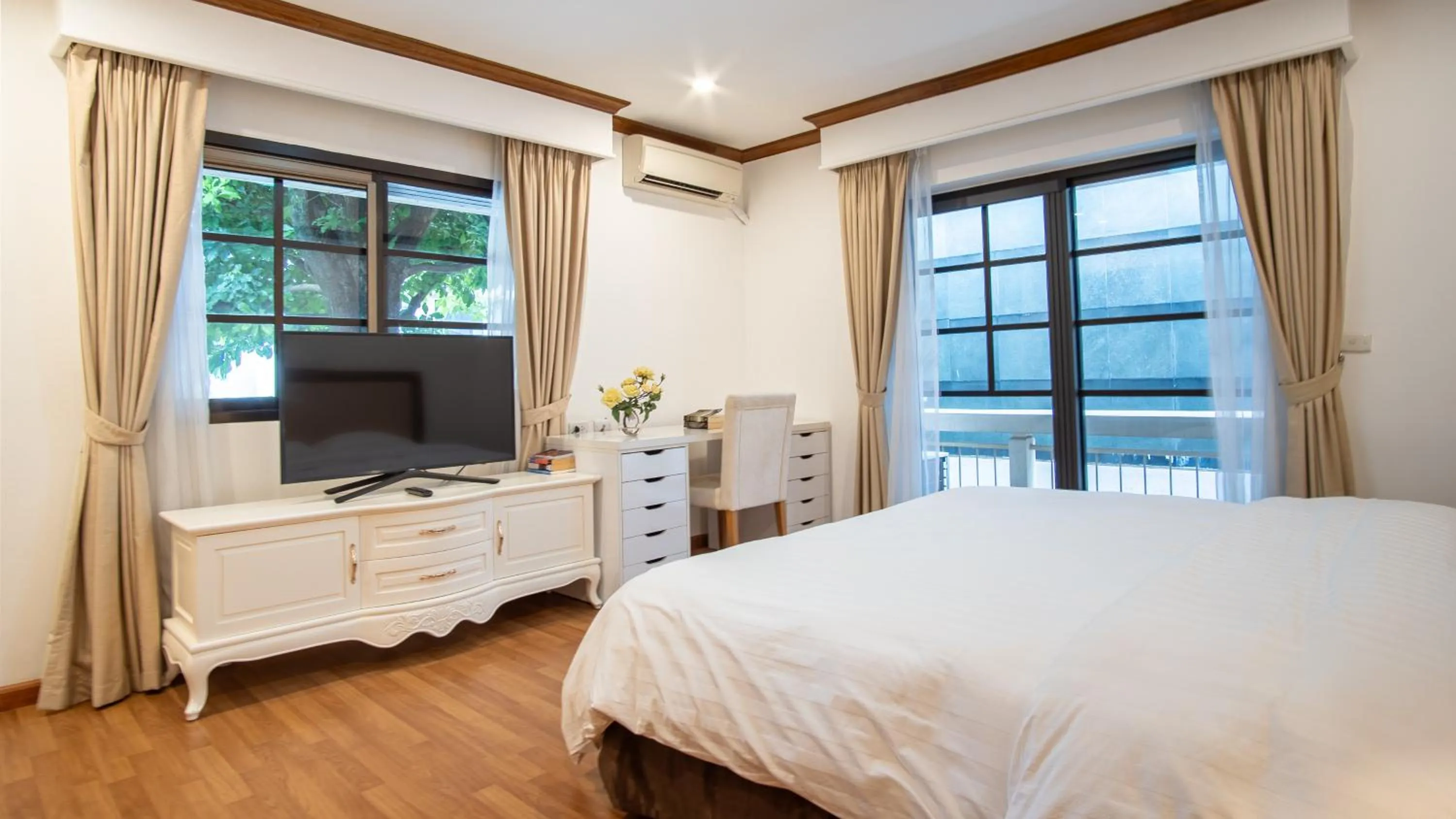 Bed in Oriental Palace Apartments Hanoi