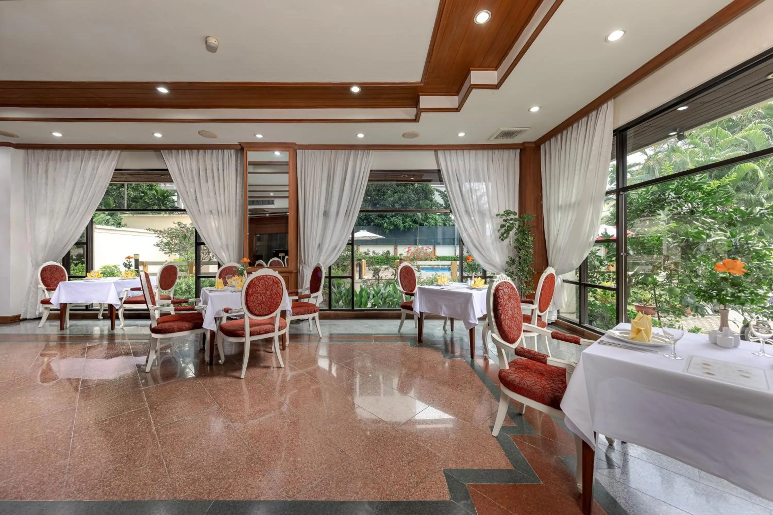 Restaurant/places to eat in Oriental Palace Apartments Hanoi