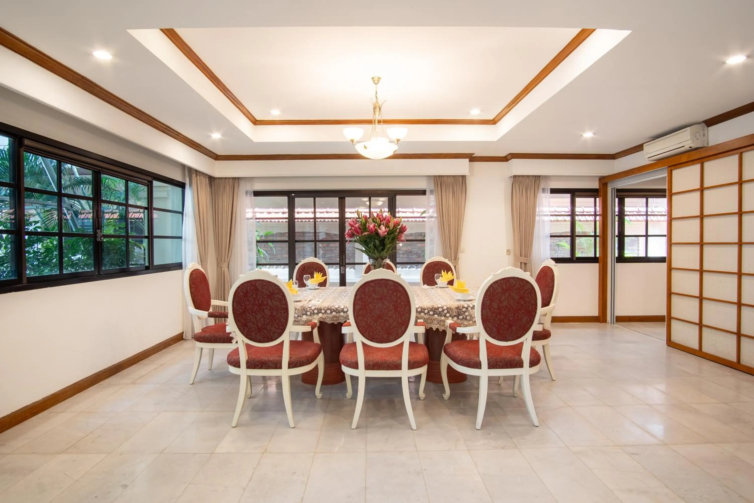 Living room in Oriental Palace Apartments Hanoi