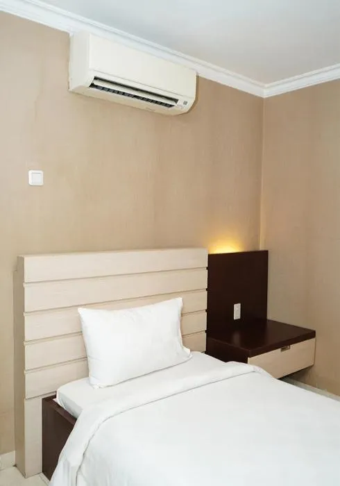 Bed in Travellers Suites Serviced Apartments