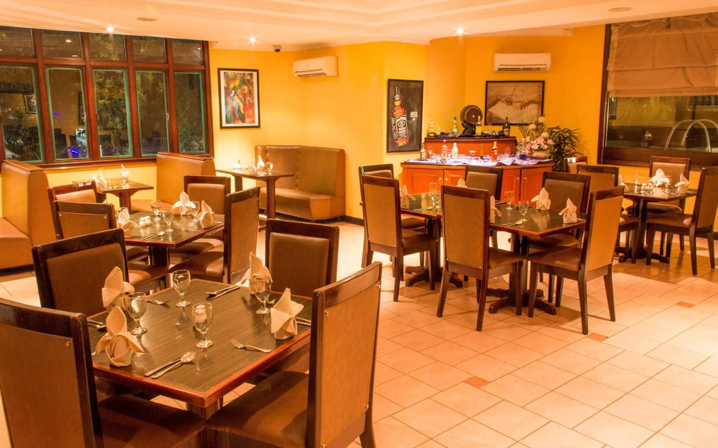 Restaurant/places to eat in Travellers Suites Serviced Apartments