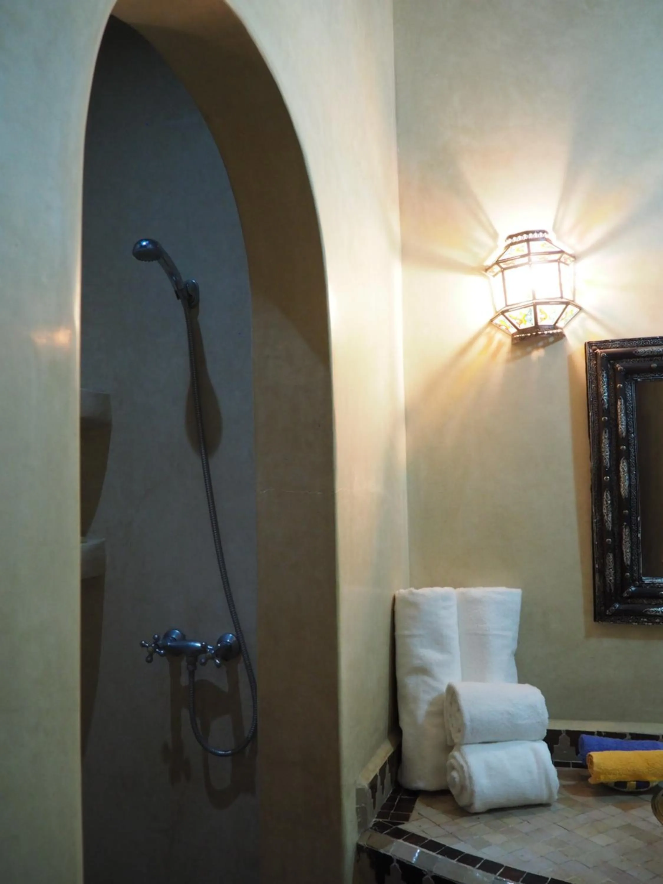 Shower in Riad Ciel d'Orient