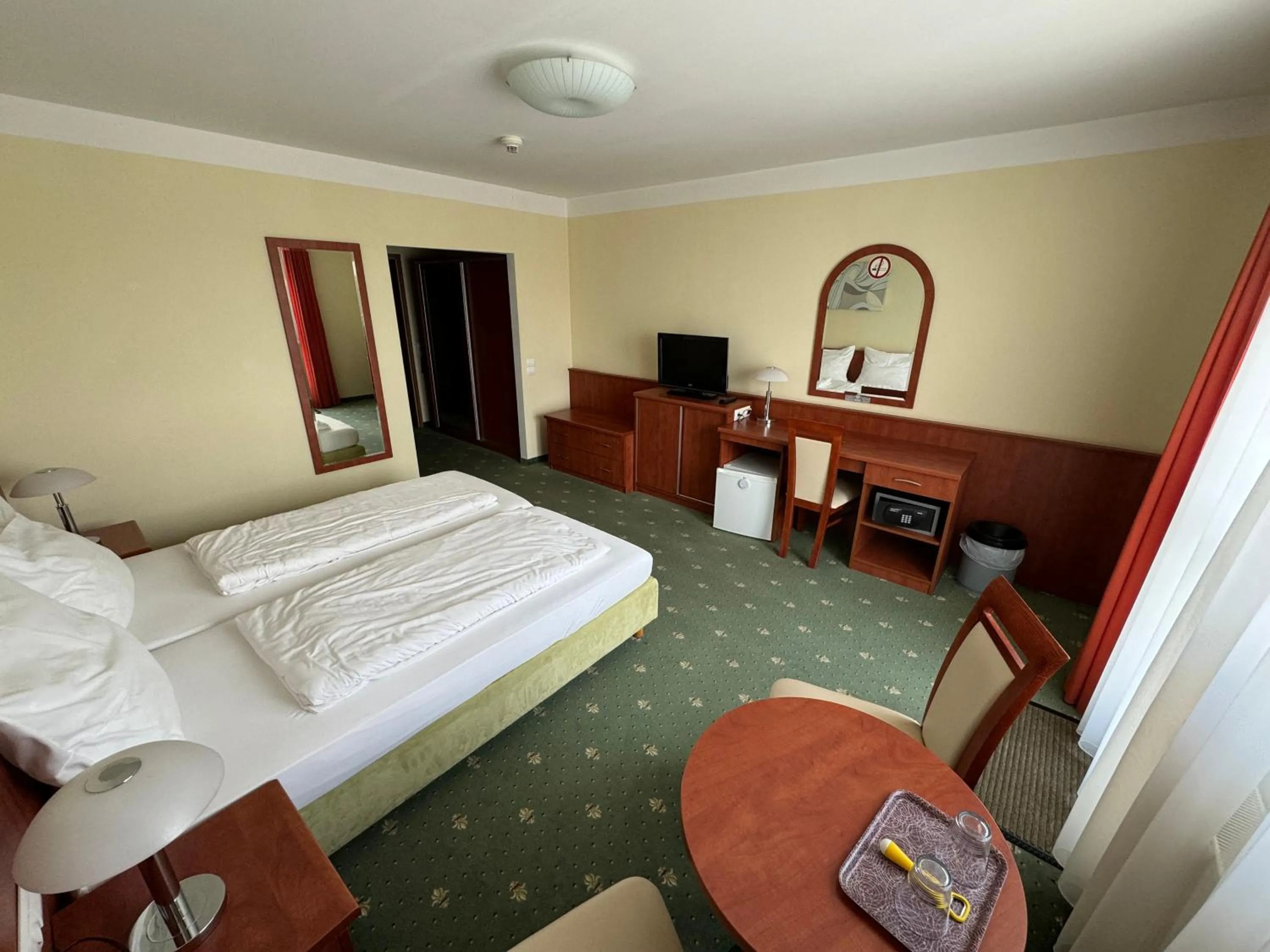 Bed in Hotel Breitenlee