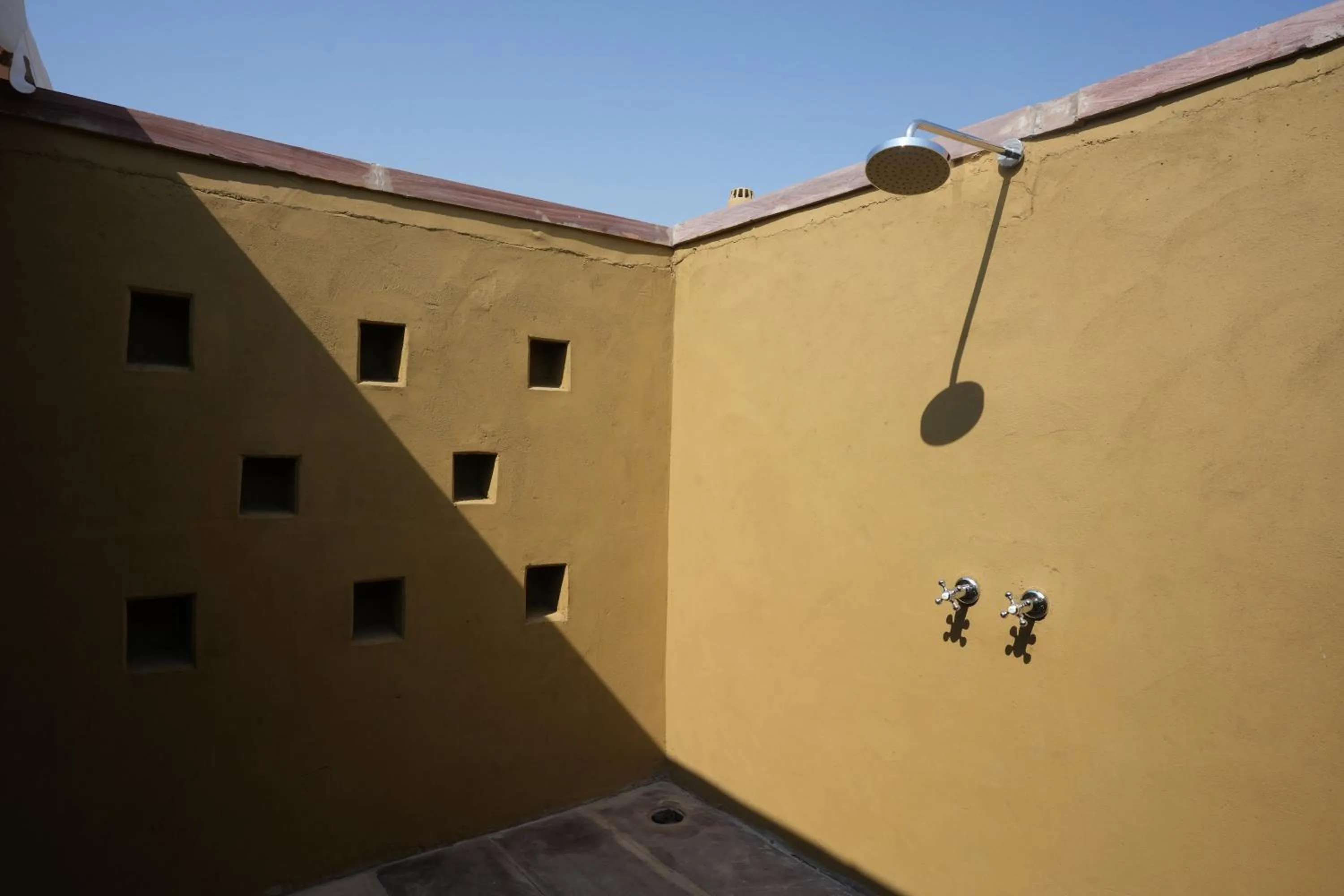 Open Air Bath in Dhora Desert Resort And Spa