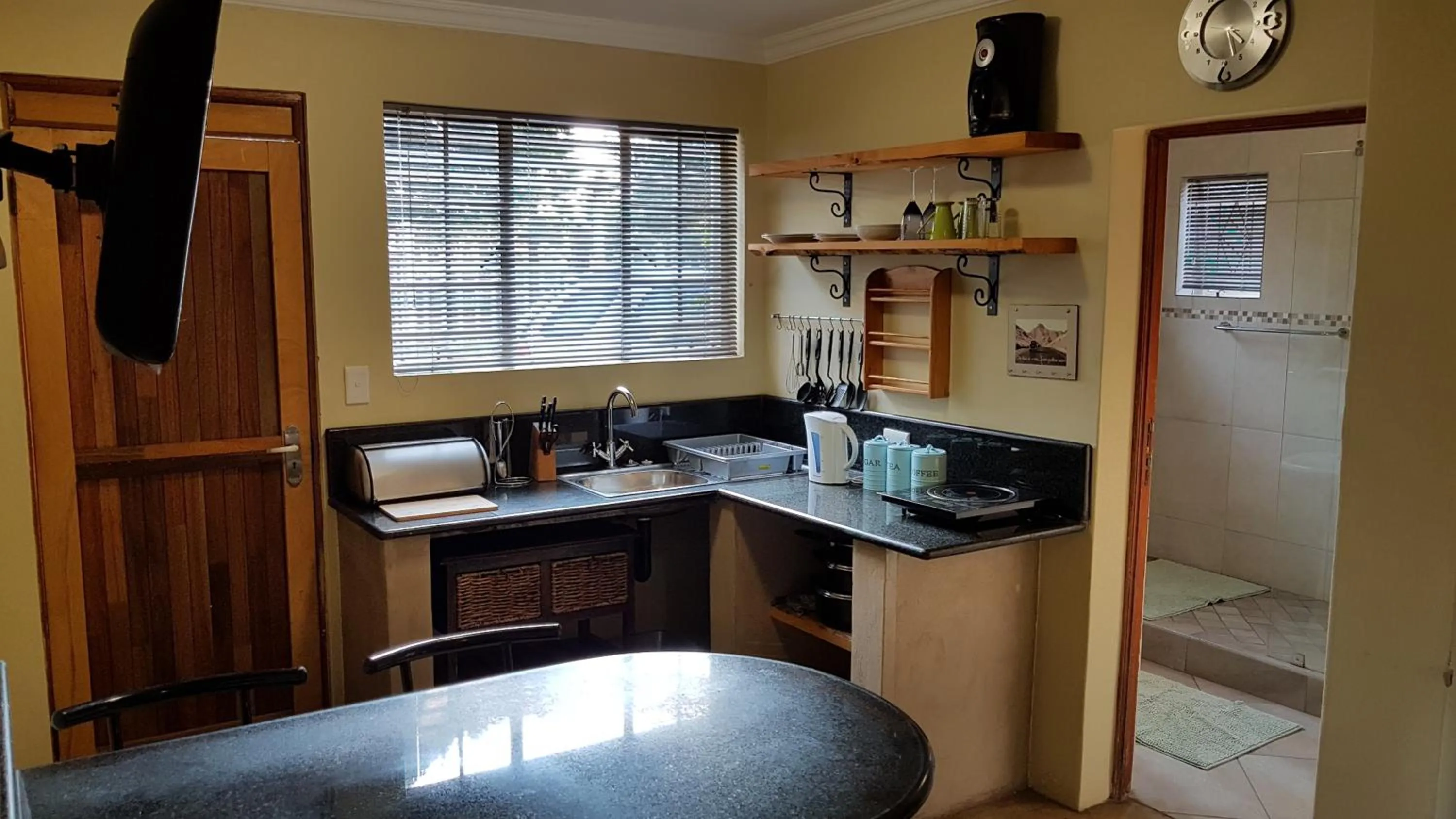 Coffee/tea facilities in 298 on 34th