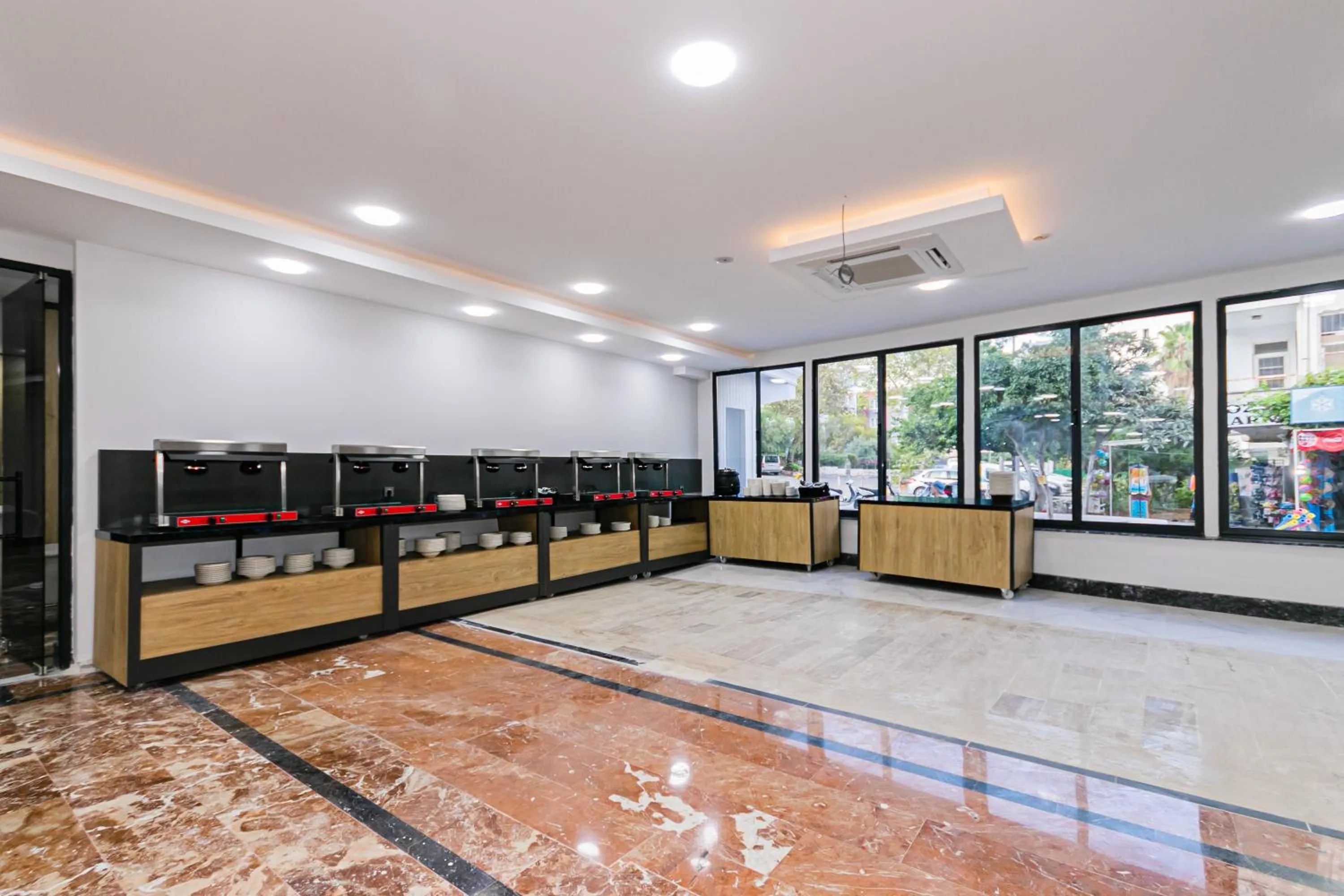 Restaurant/places to eat in Lara World Hotel