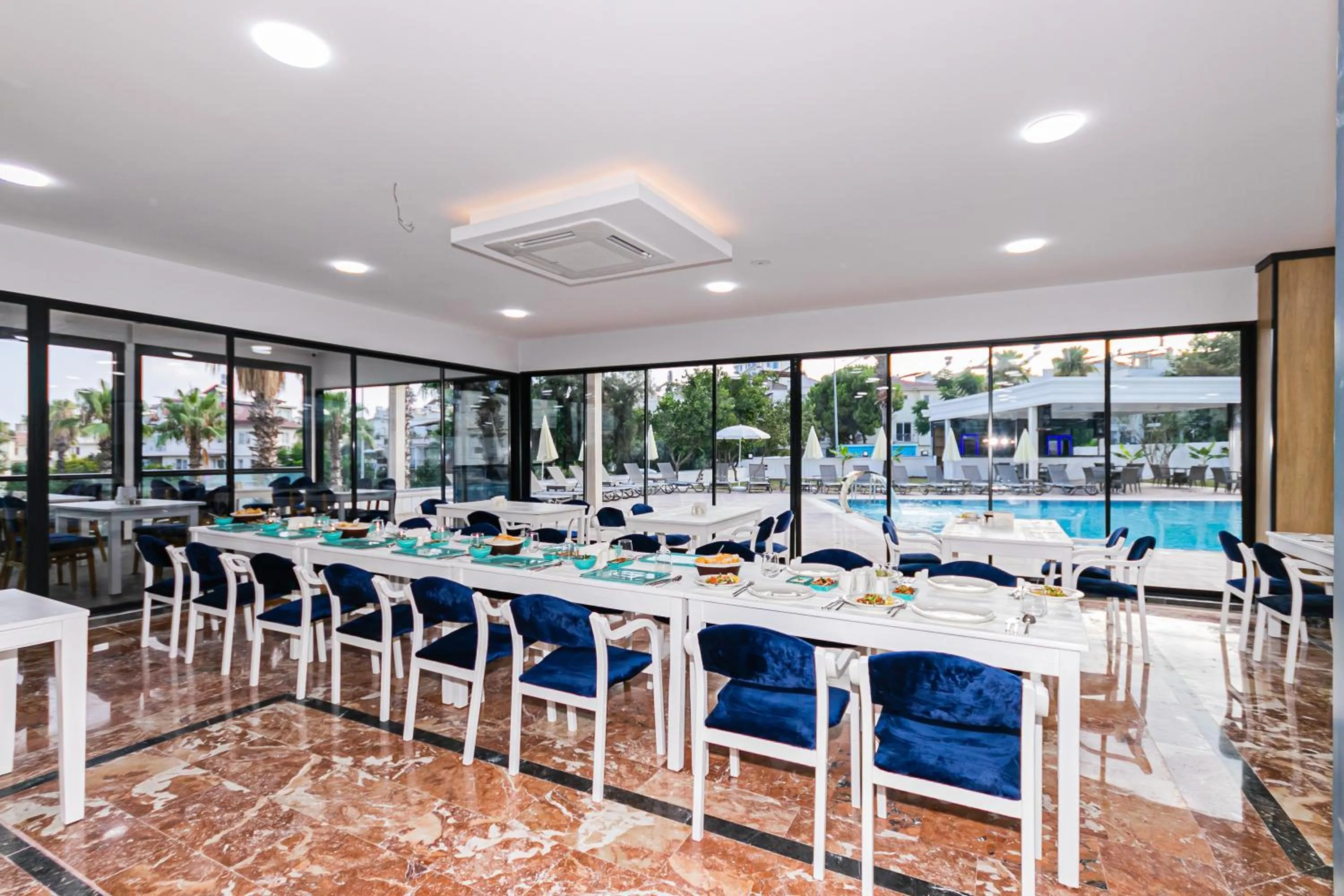 Restaurant/places to eat in Lara World Hotel