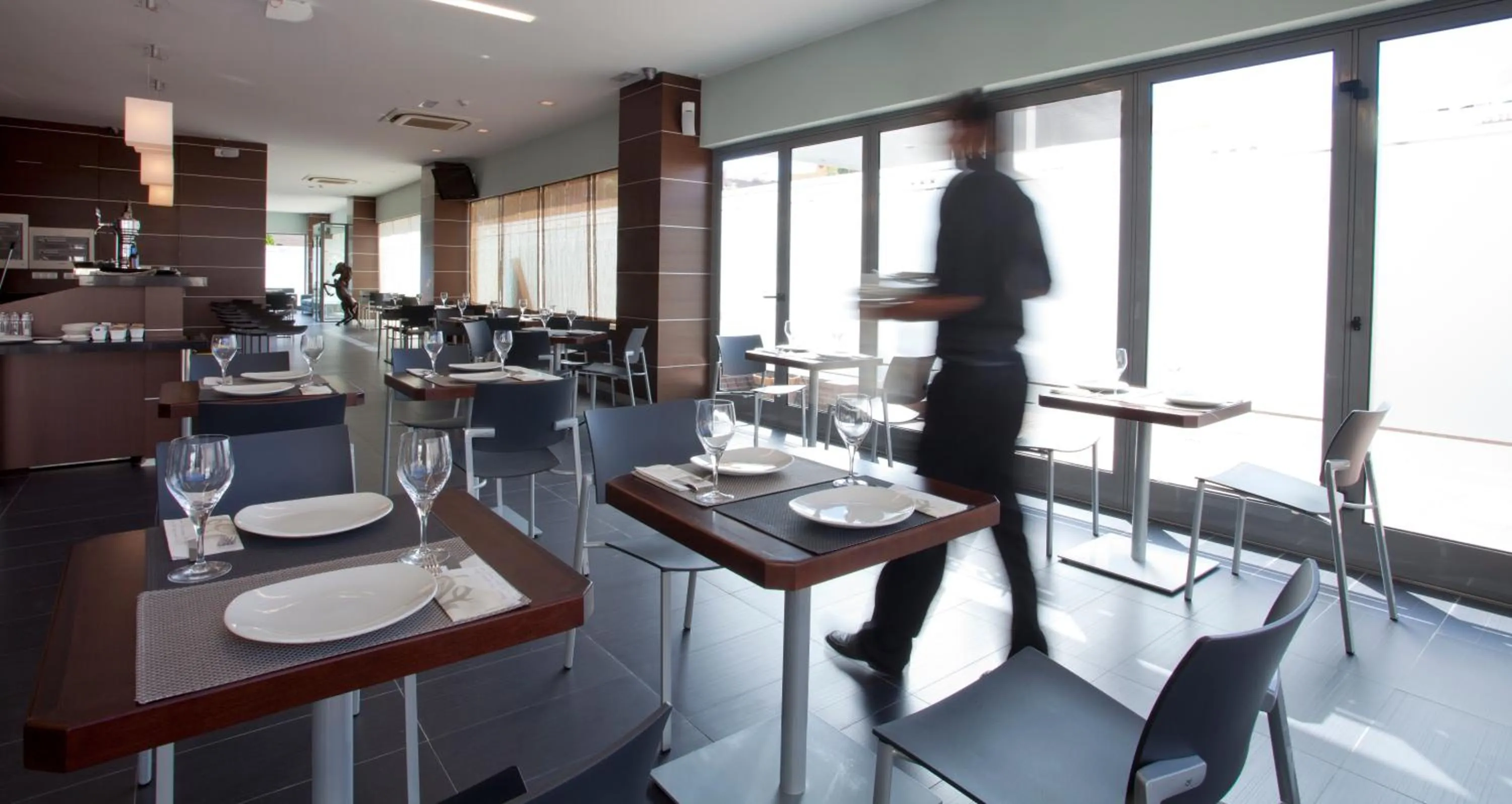 Restaurant/places to eat in Sercotel Aura Algeciras