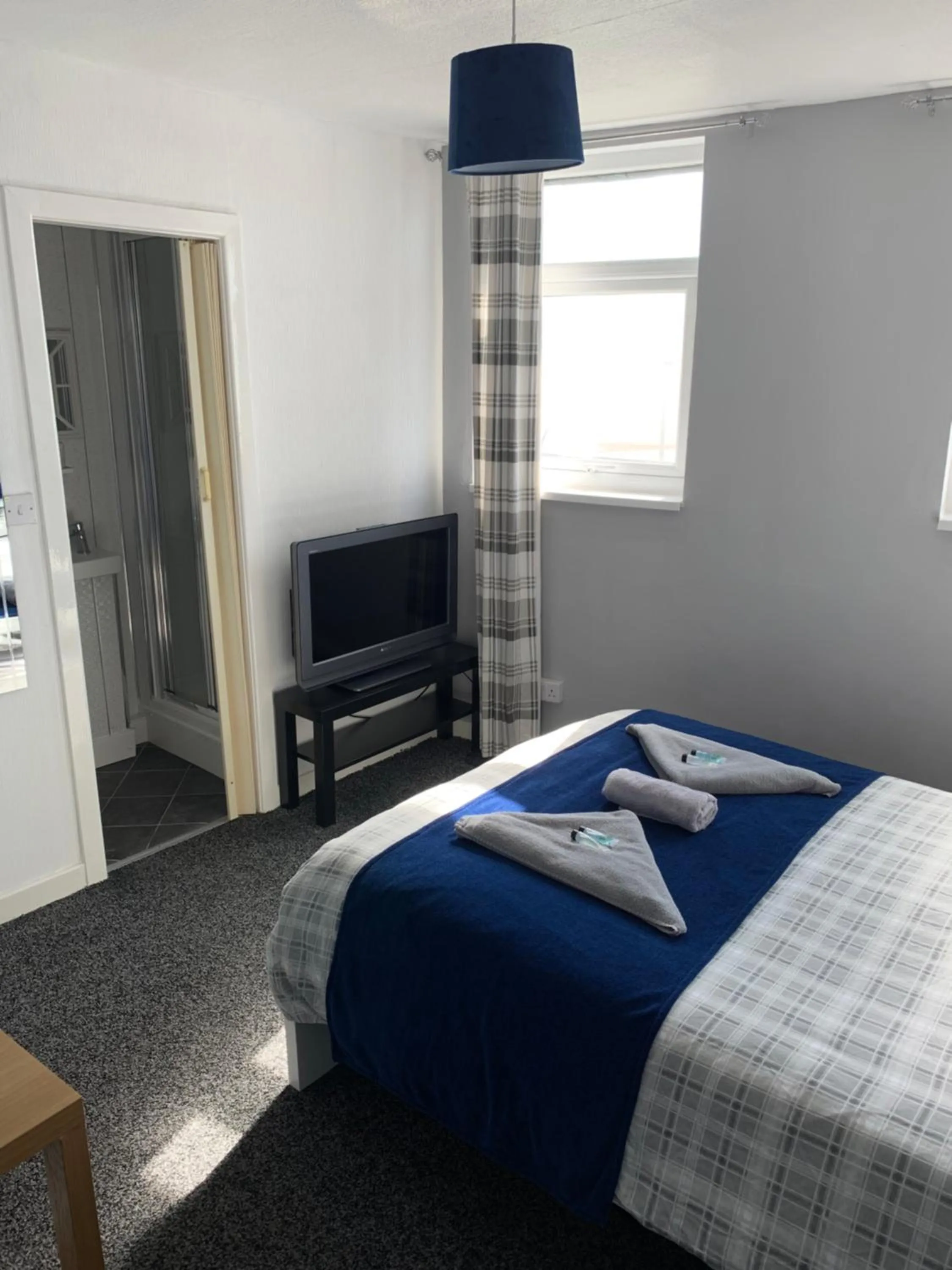 TV and multimedia, Bed in Alderley Hotel Blackpool