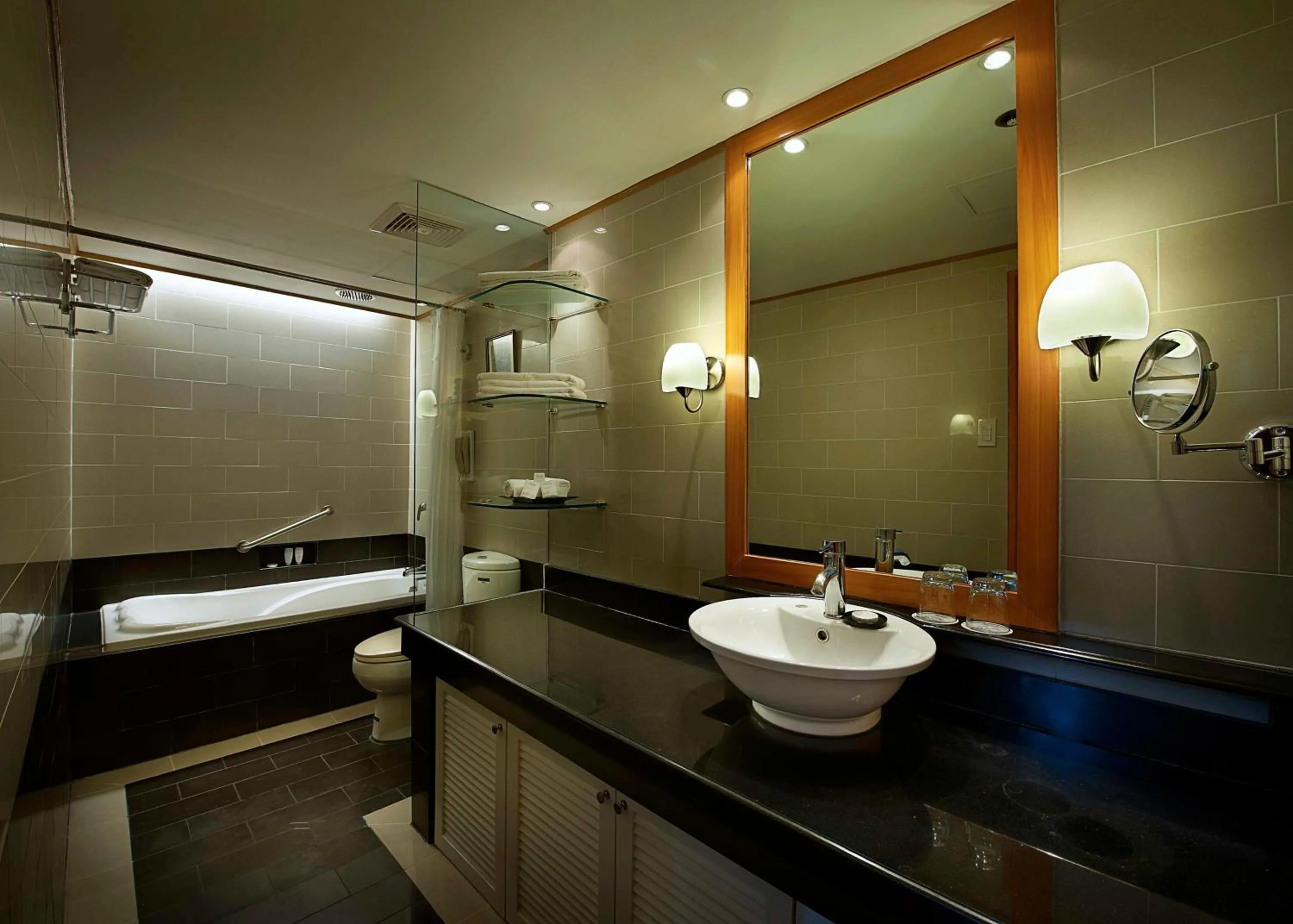 Shower in Berjaya Makati Hotel