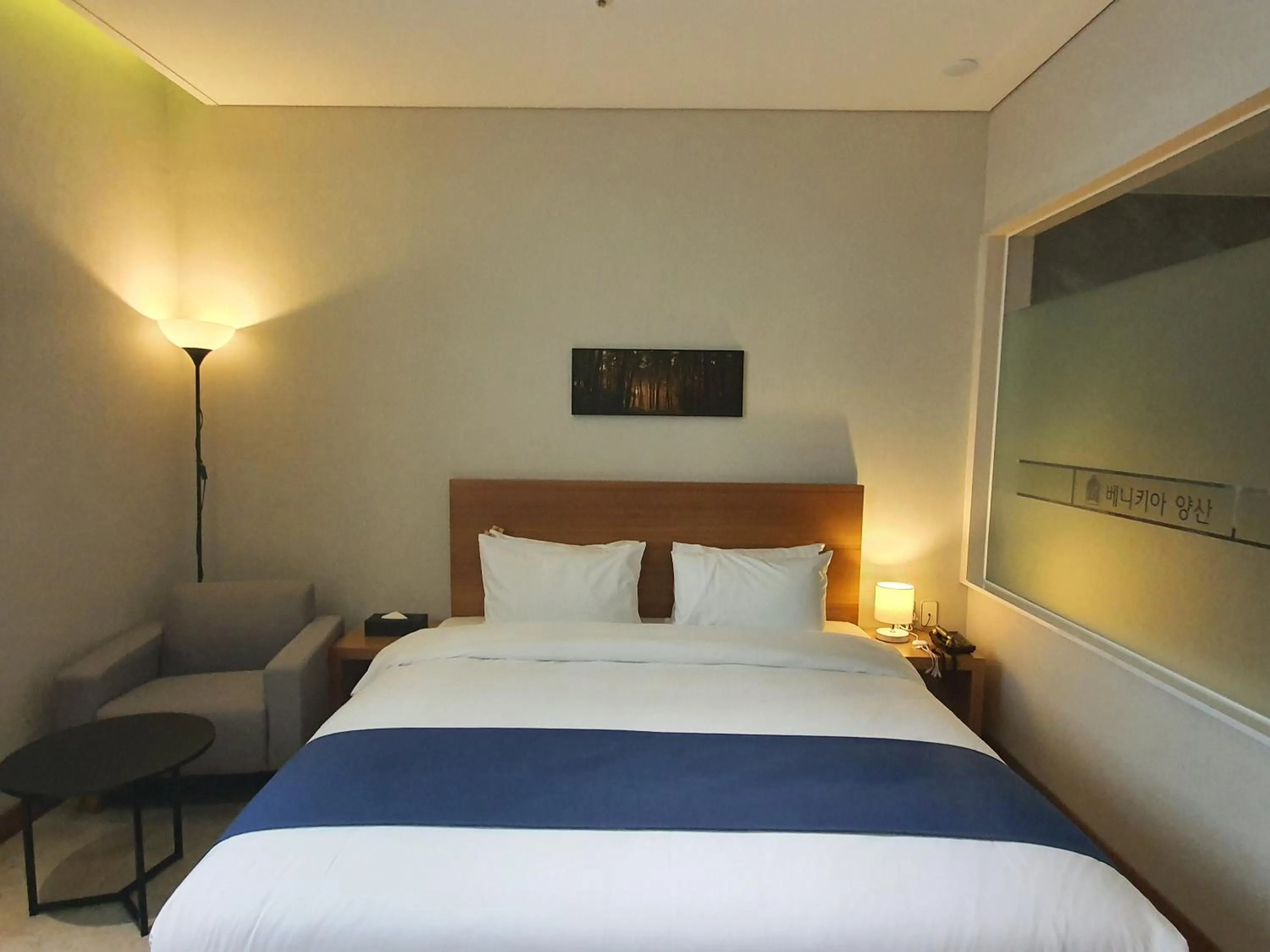 Decorative detail, Bed in Benikea Hotel Yangsan