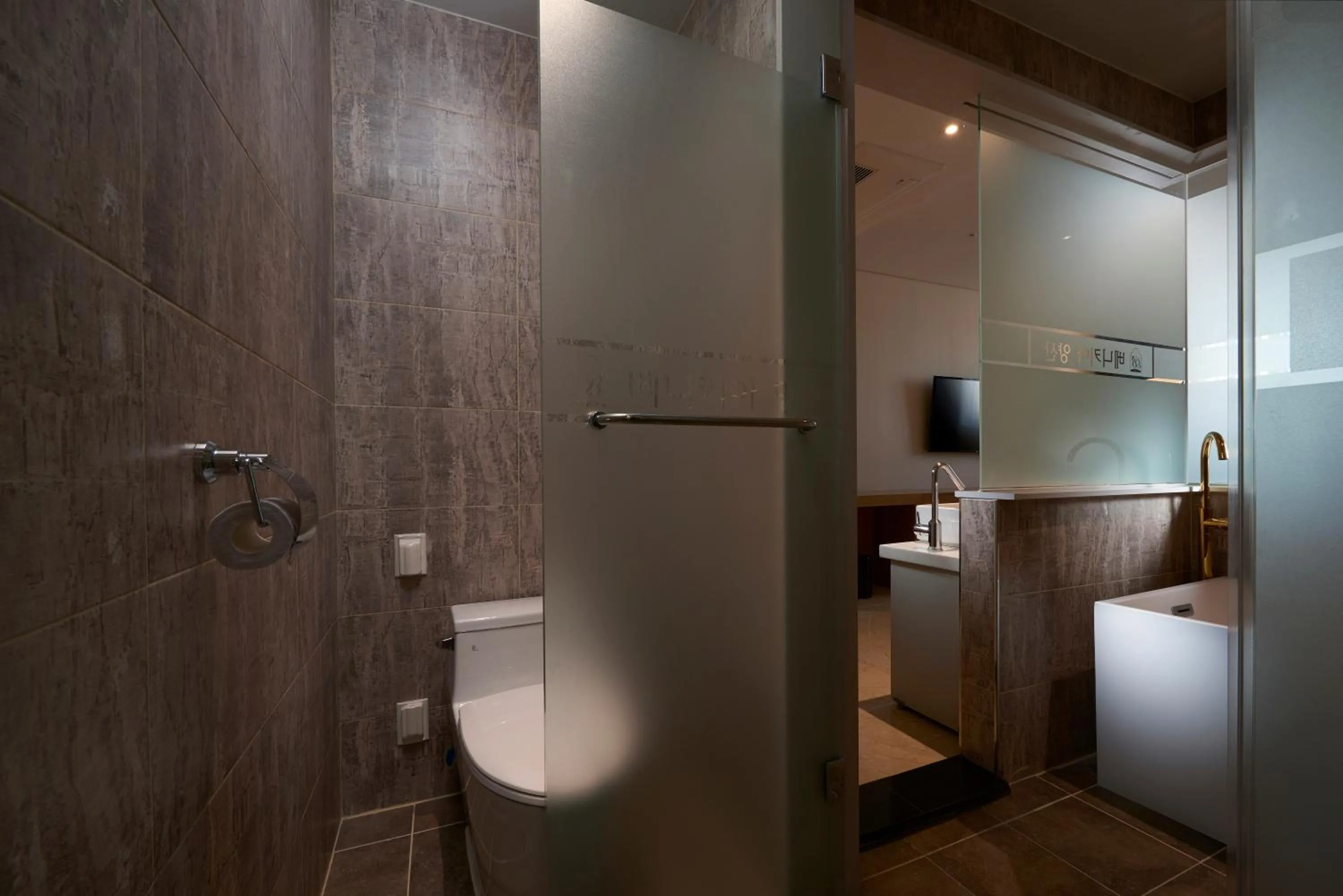 Bathroom in Benikea Hotel Yangsan