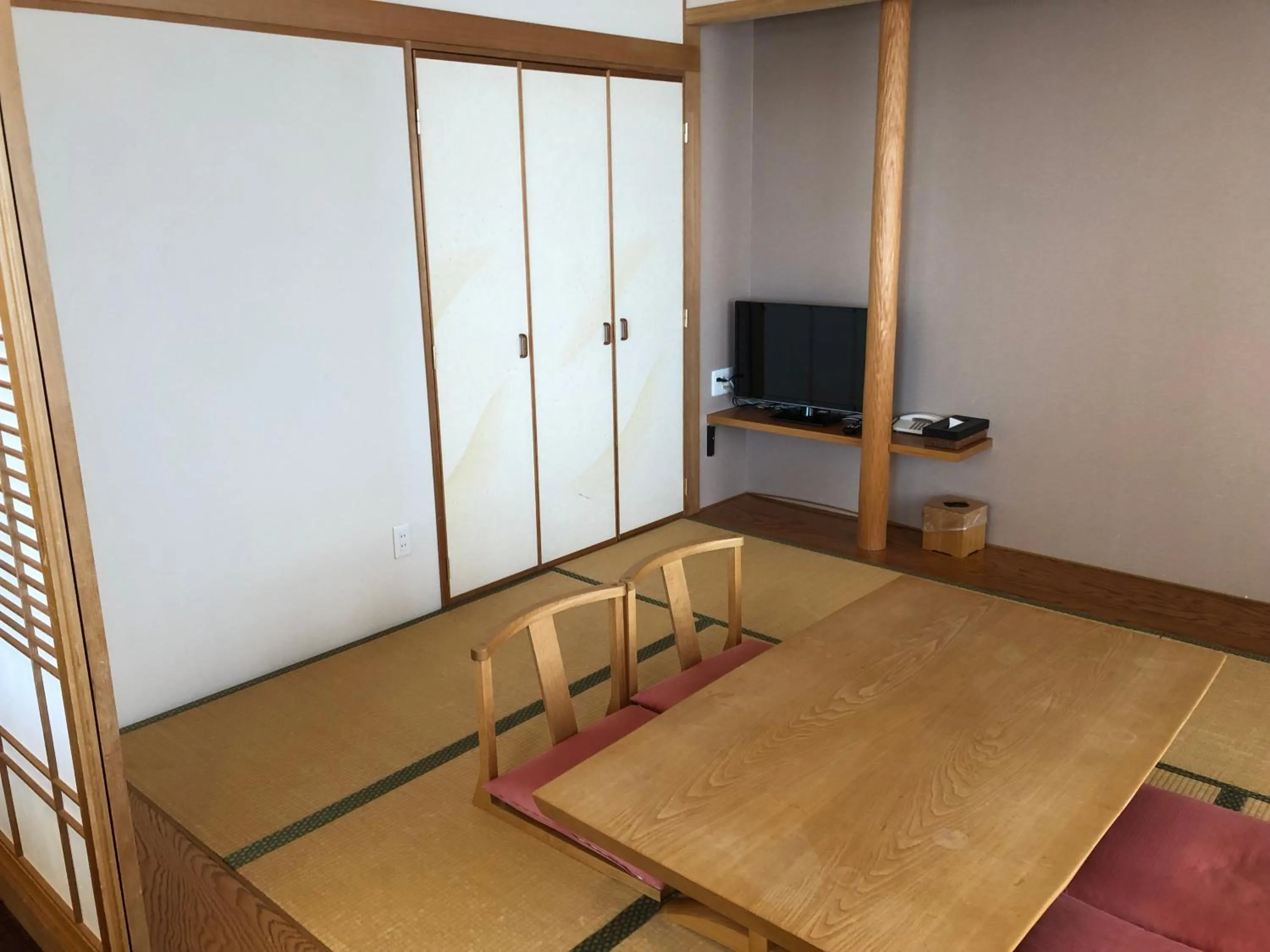 TV and multimedia, TV/Entertainment Center in La Vista Kushirogawa Hotel Natural Hot Spring