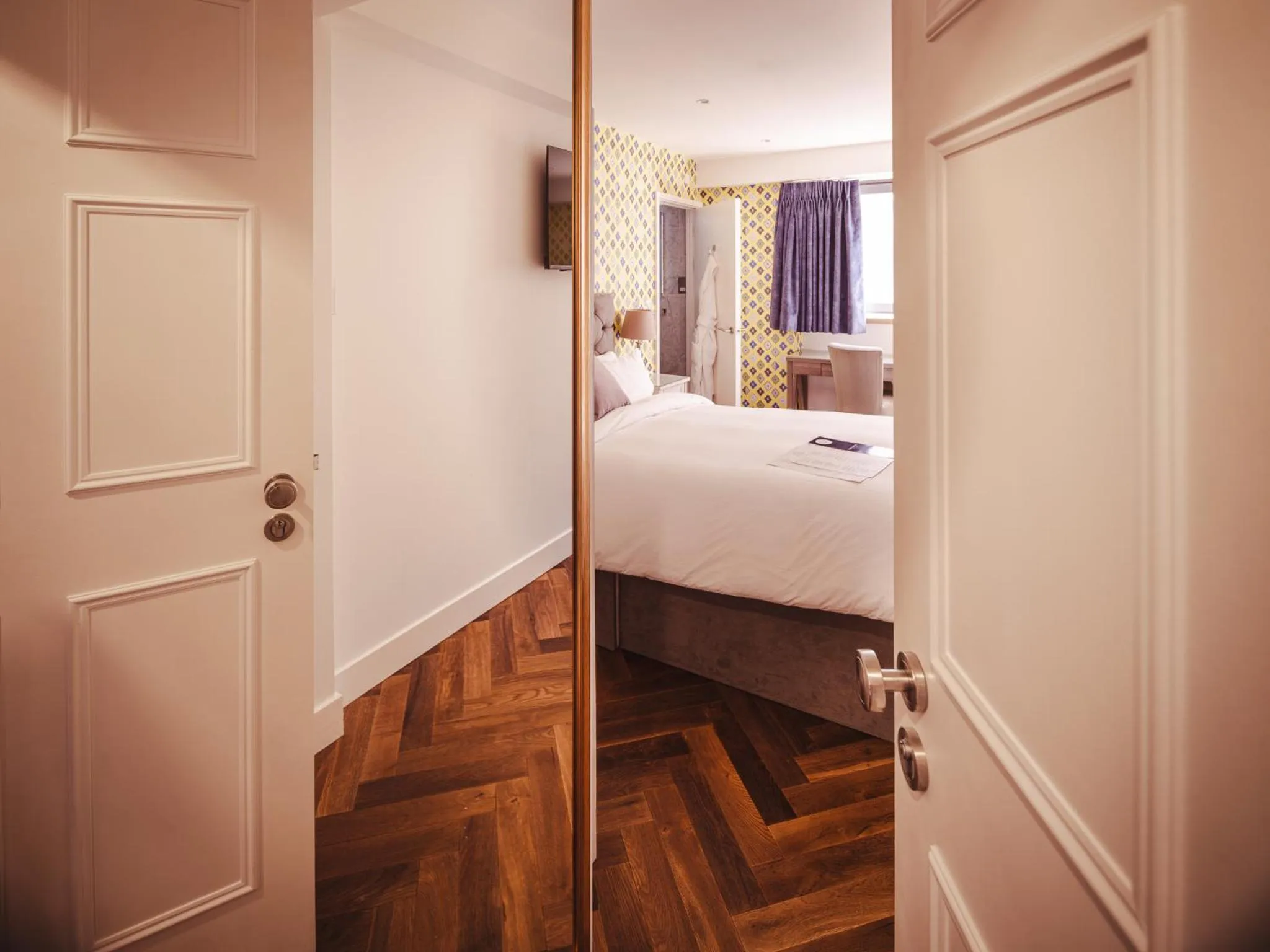 Bed in The Varsity Hotel & Spa