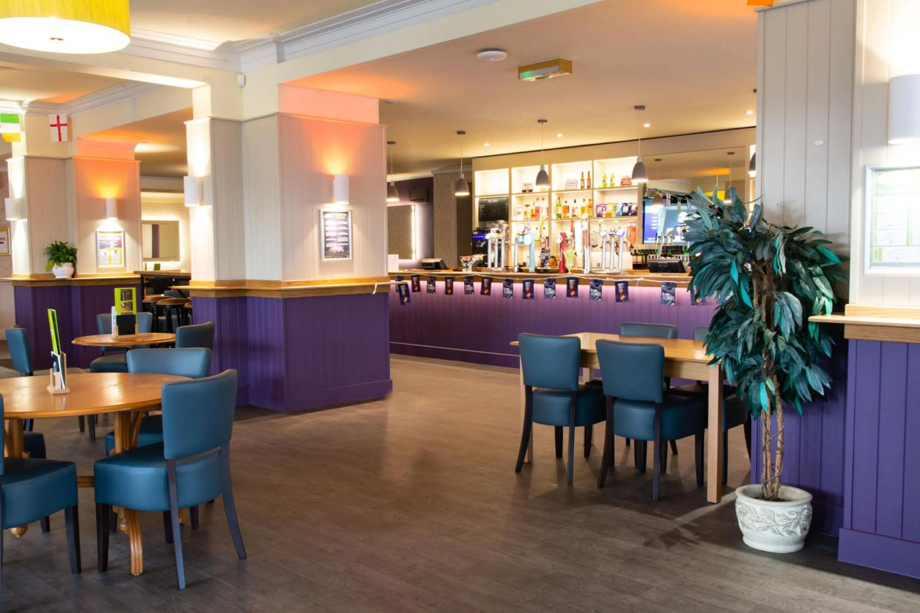 Lounge or bar in TLH Derwent Hotel - TLH Leisure, Entertainment and Spa Resort