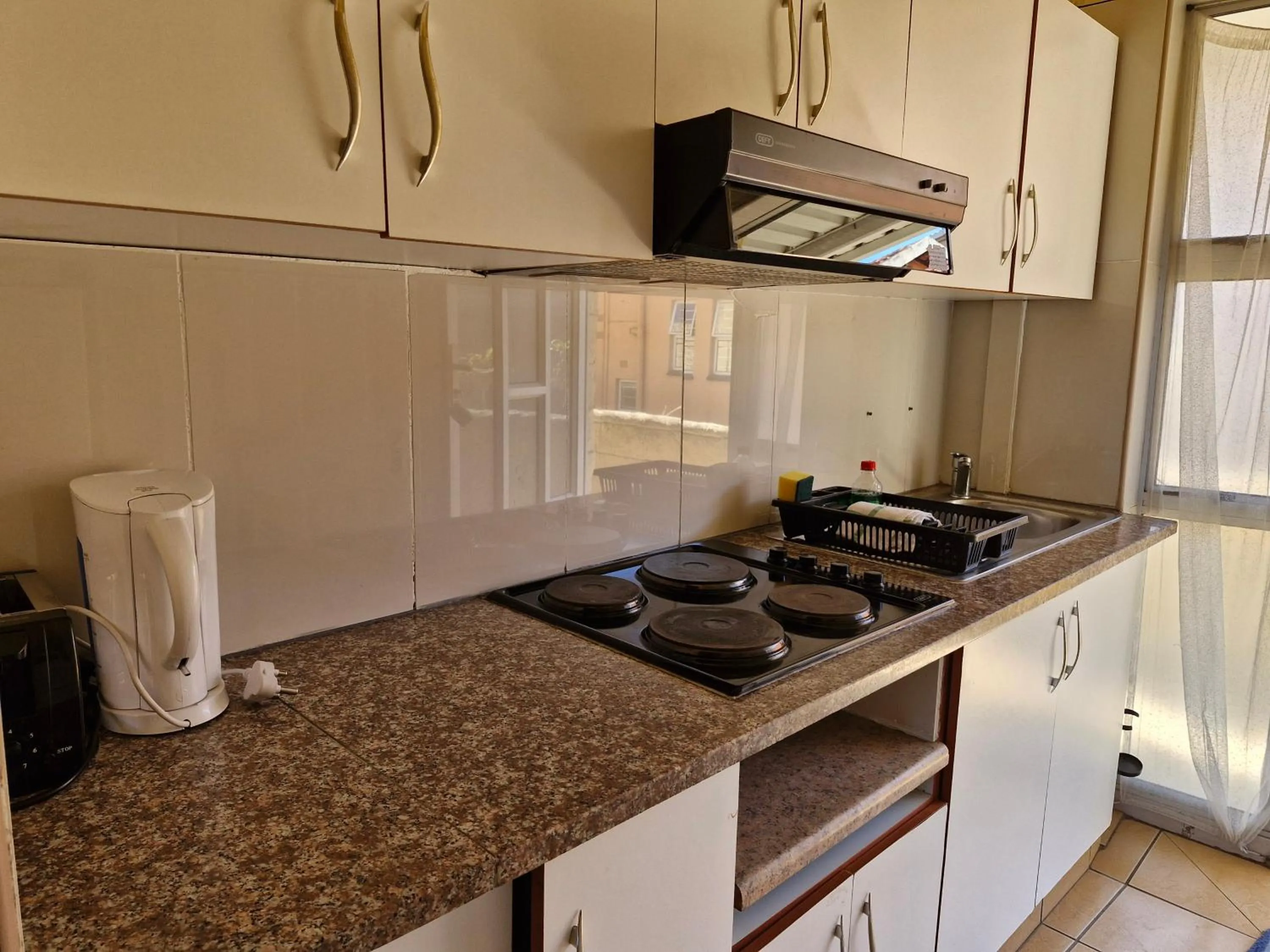 Kitchen or kitchenette in Bluff Accommodation Aybriden Self-Catering