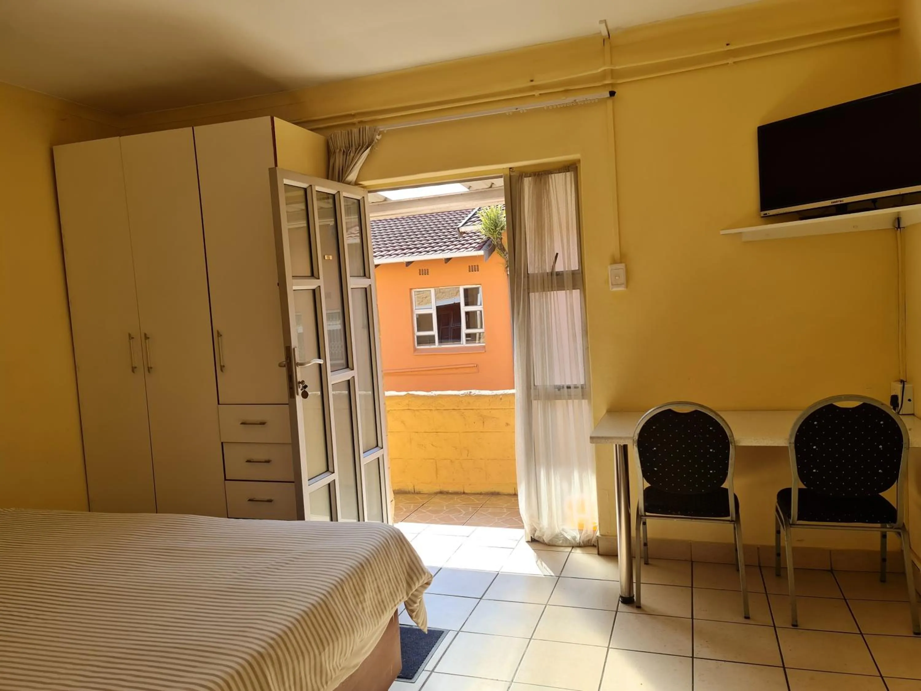 wardrobe, Bed in Bluff Accommodation Aybriden Self-Catering