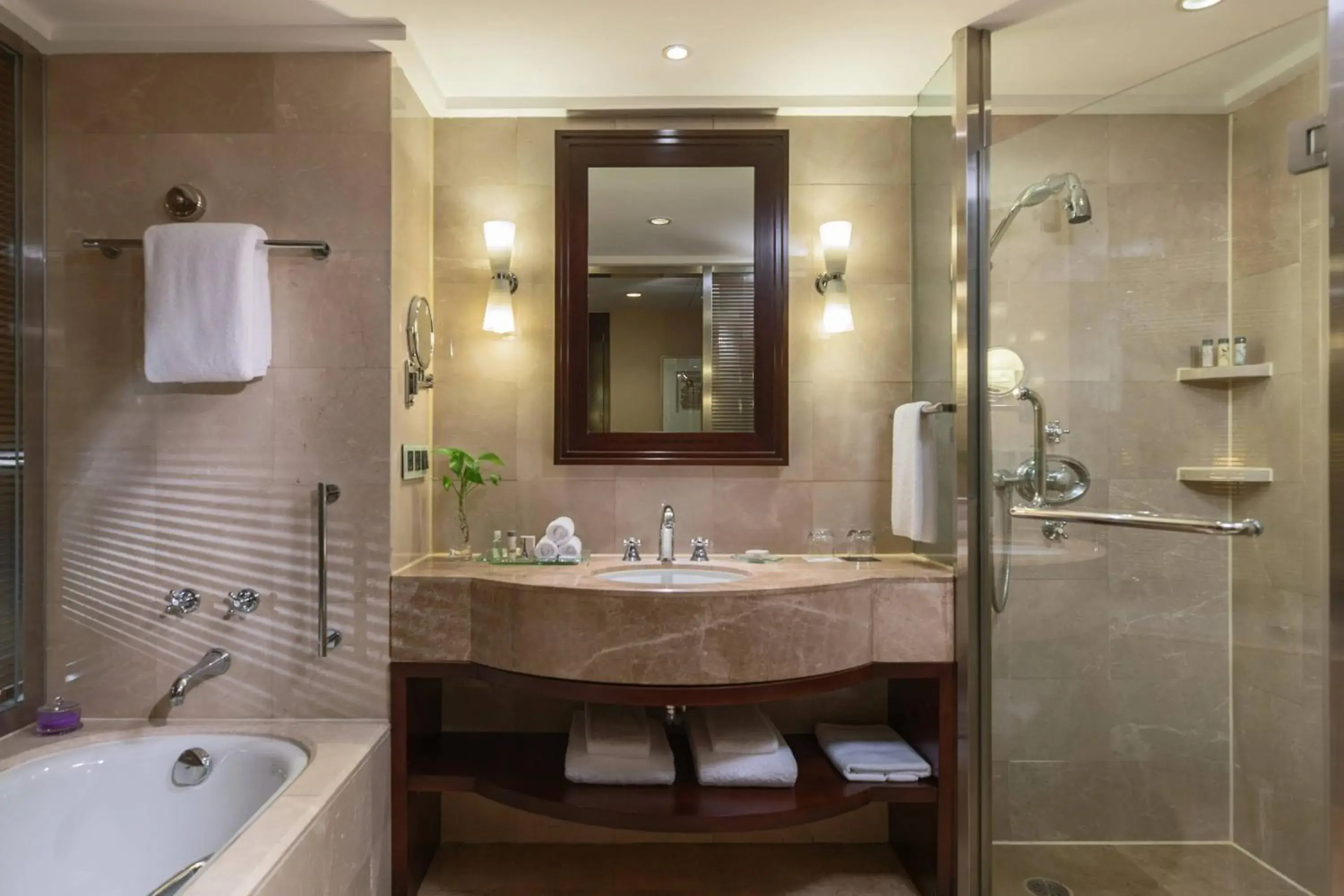 Club Junior Studio, Club lounge access, Studio, 1 King in Renaissance Tianjin TEDA Convention Centre Hotel Club Junior Studio, Club lounge access, Studio, 1 King in Renaissance Tianjin TEDA Convention Centre Hotel