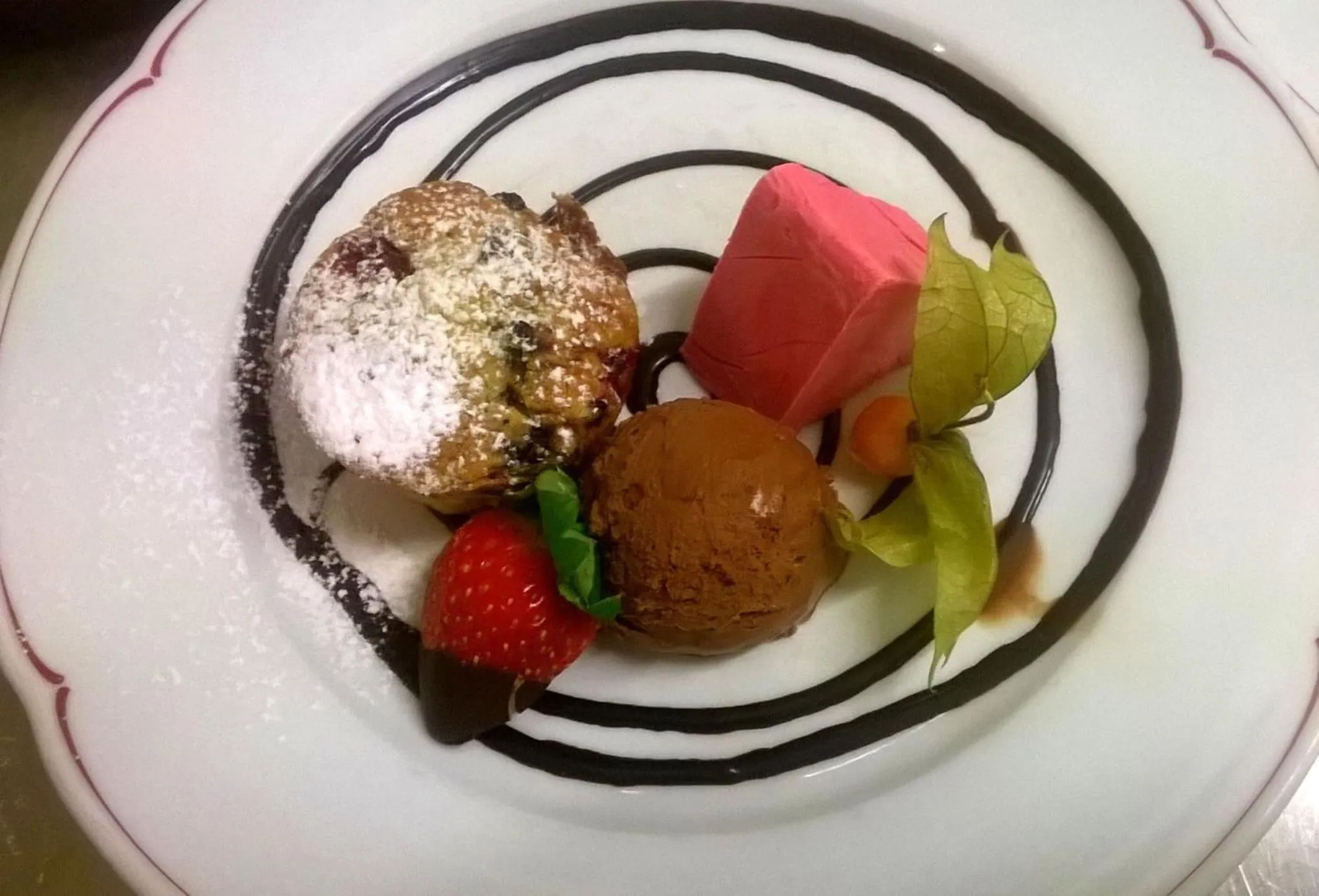 Restaurant/places to eat in Hotel Hell