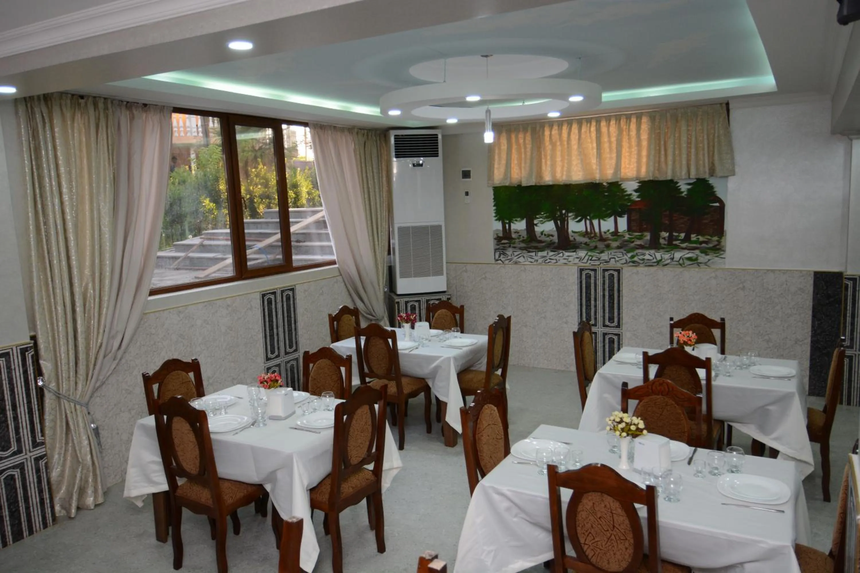 Restaurant/places to eat in Hotel Inter