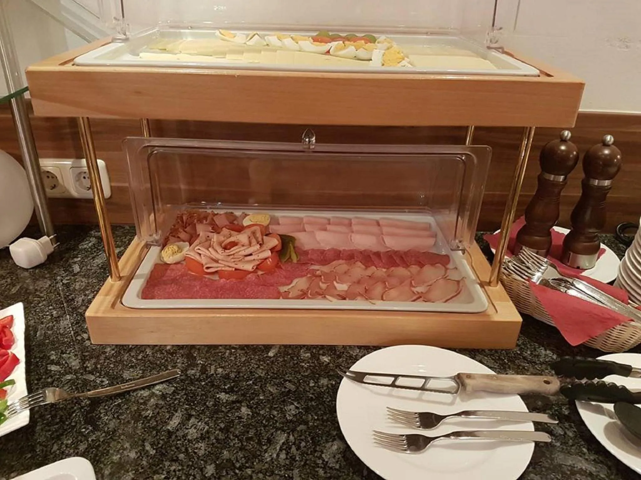 Buffet breakfast in Hotel Garni Alpendiamant