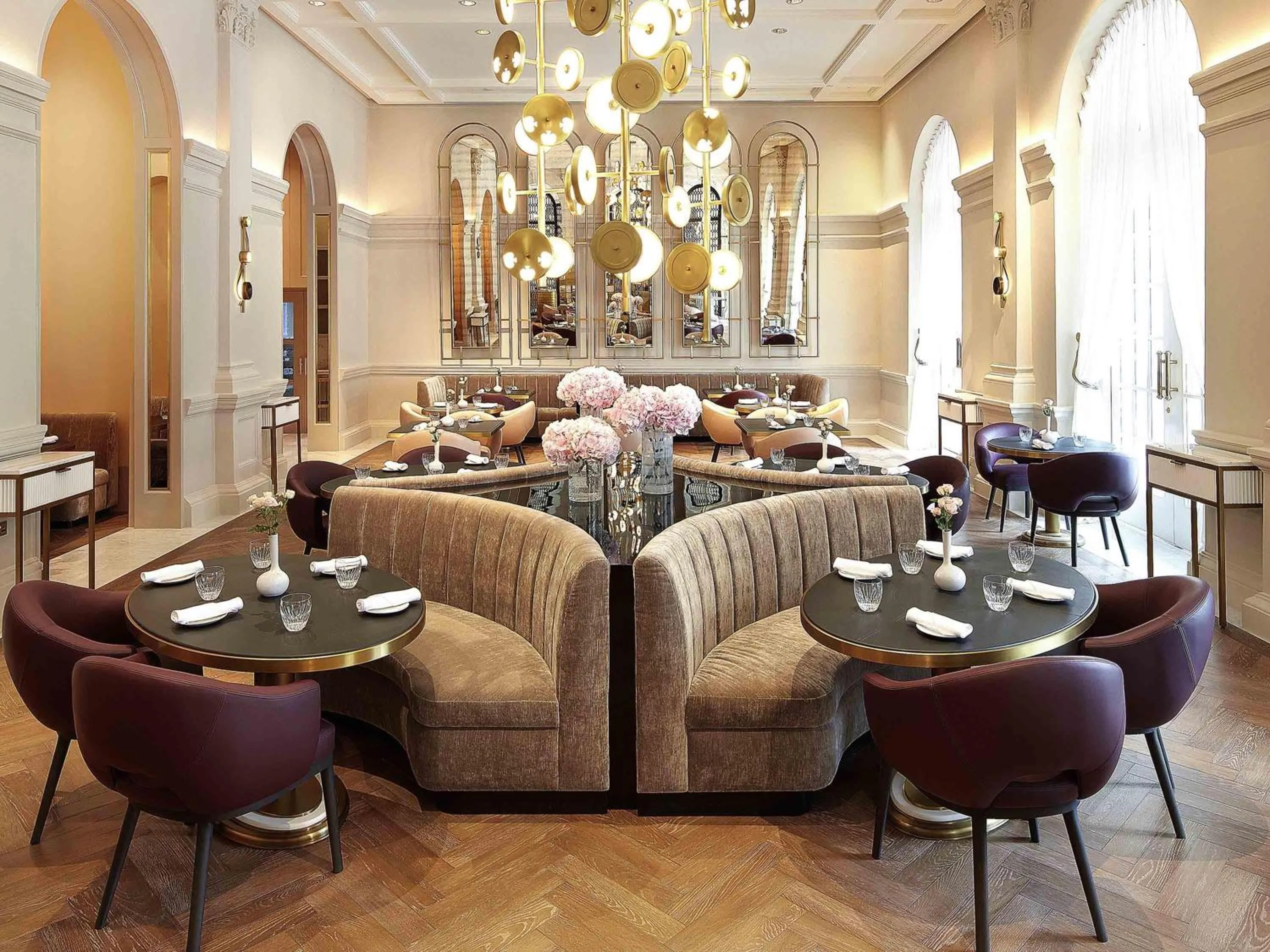 Restaurant/places to eat in Raffles Singapore