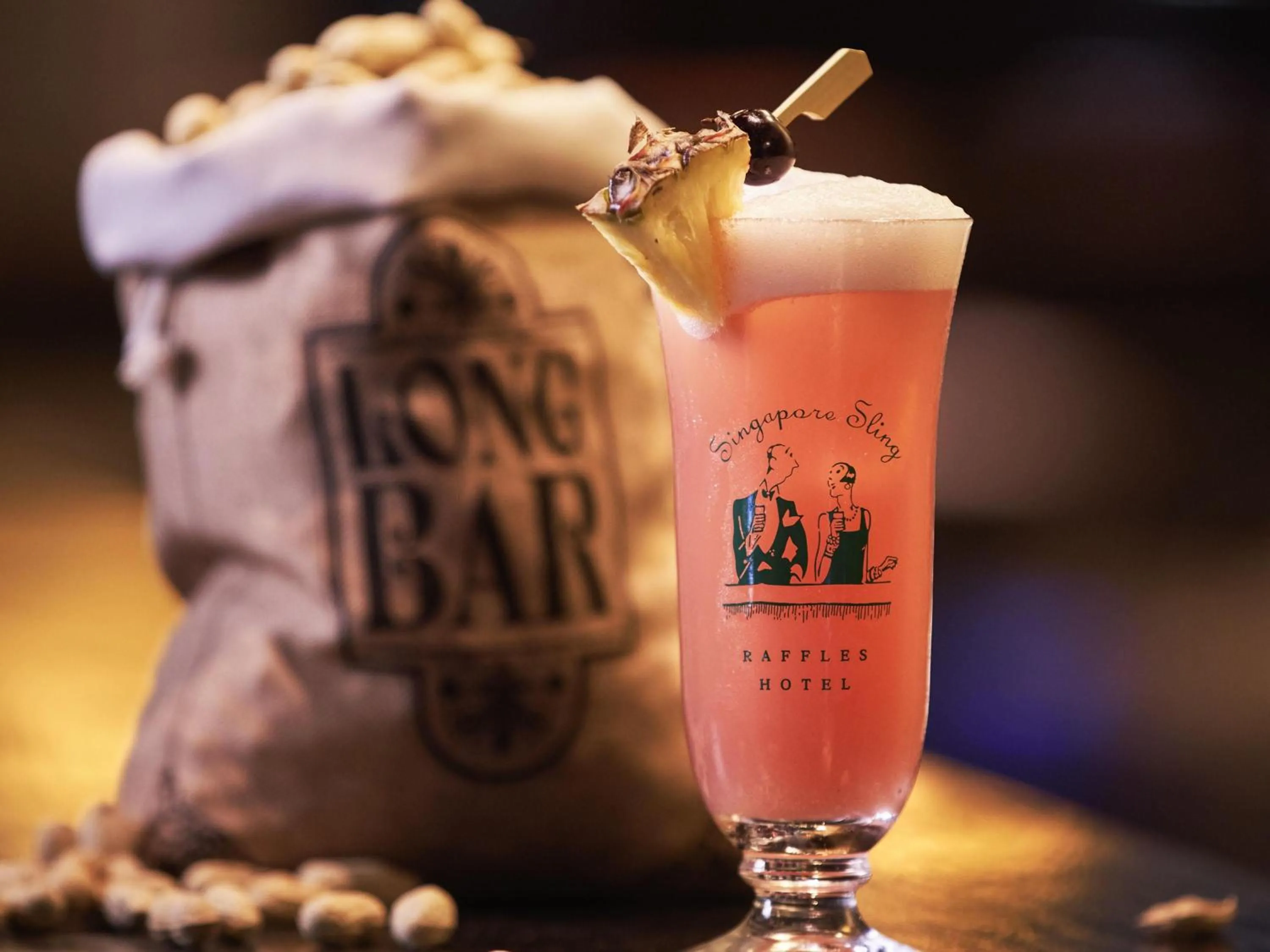 Lounge or bar in Raffles Singapore