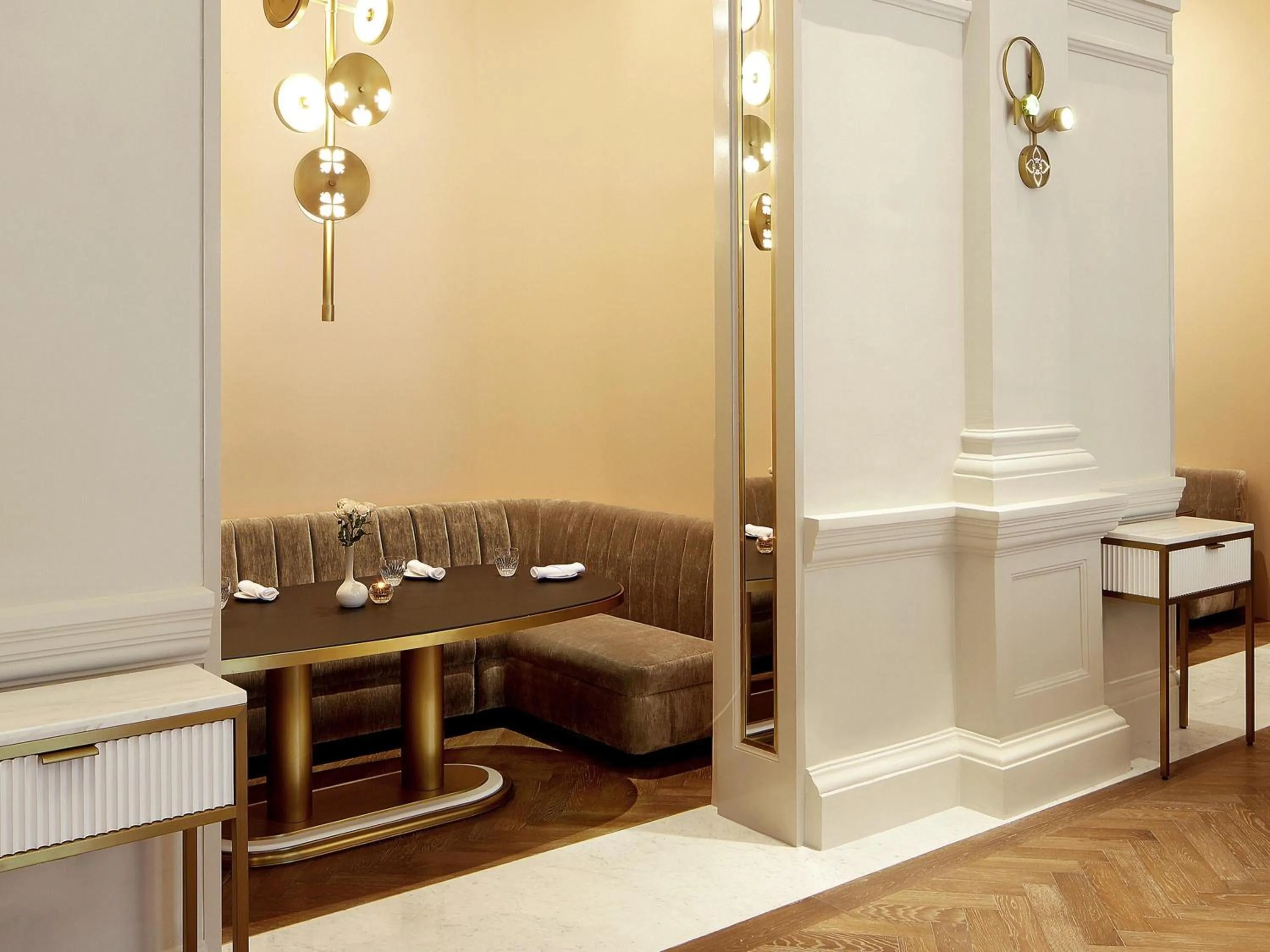 Restaurant/places to eat in Raffles Singapore