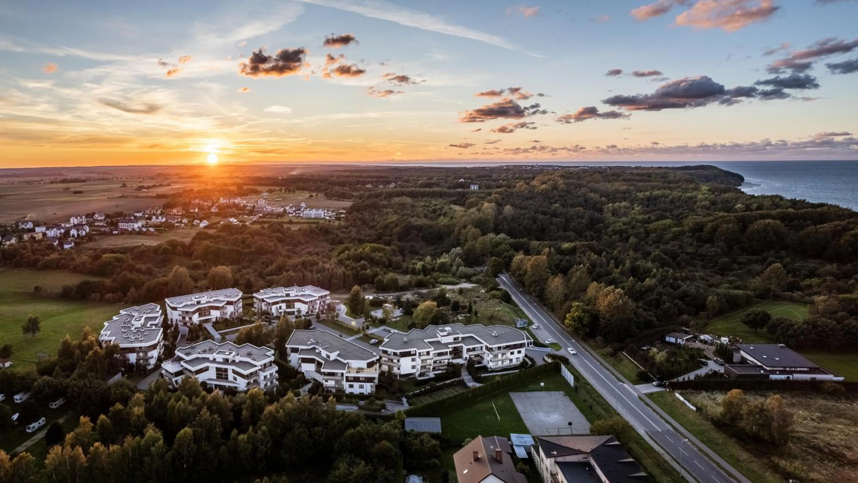 Neighbourhood in Na Klifie, Sun & Snow