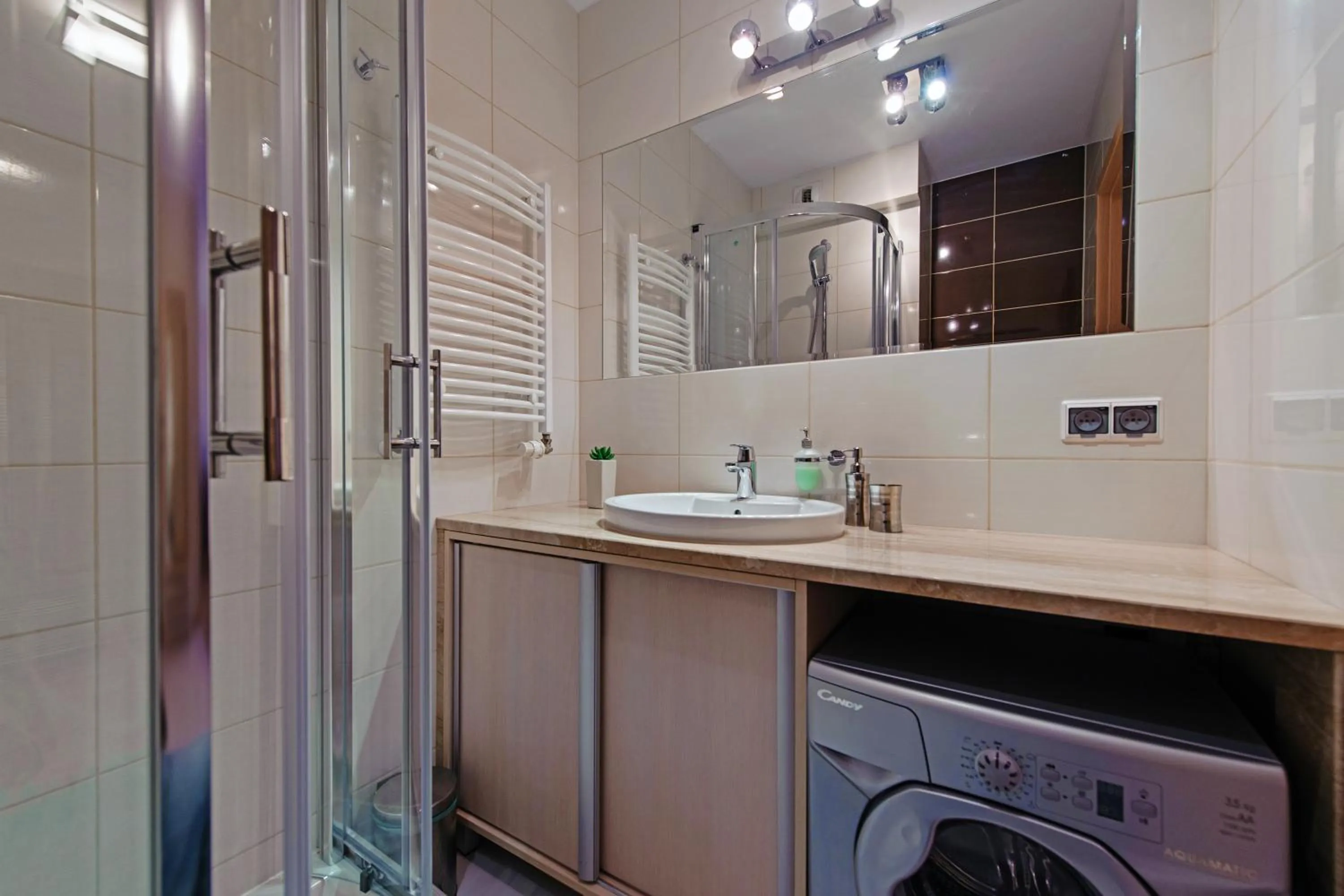 Shower in Na Klifie, Sun & Snow