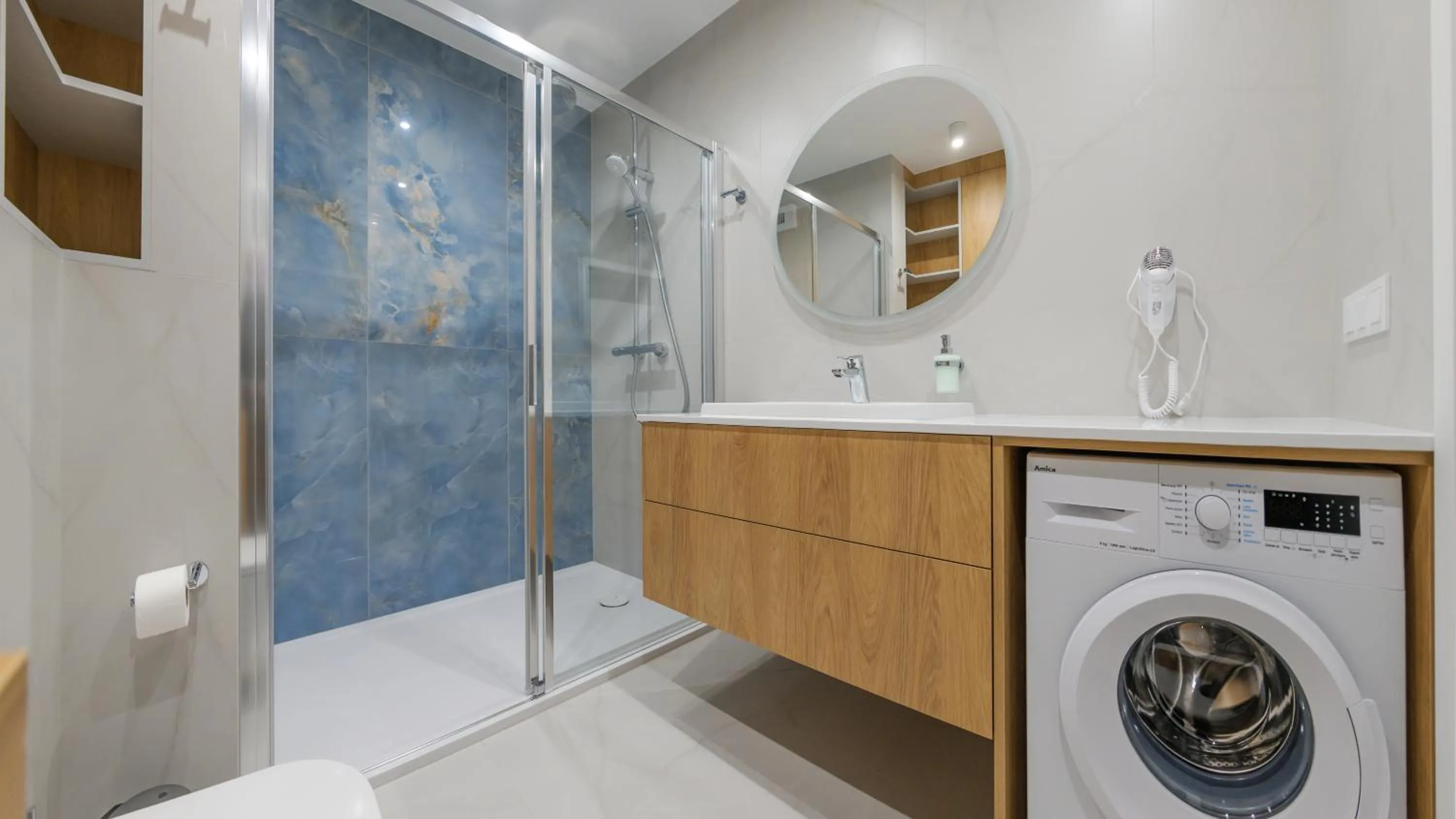 Shower in Na Klifie, Sun & Snow