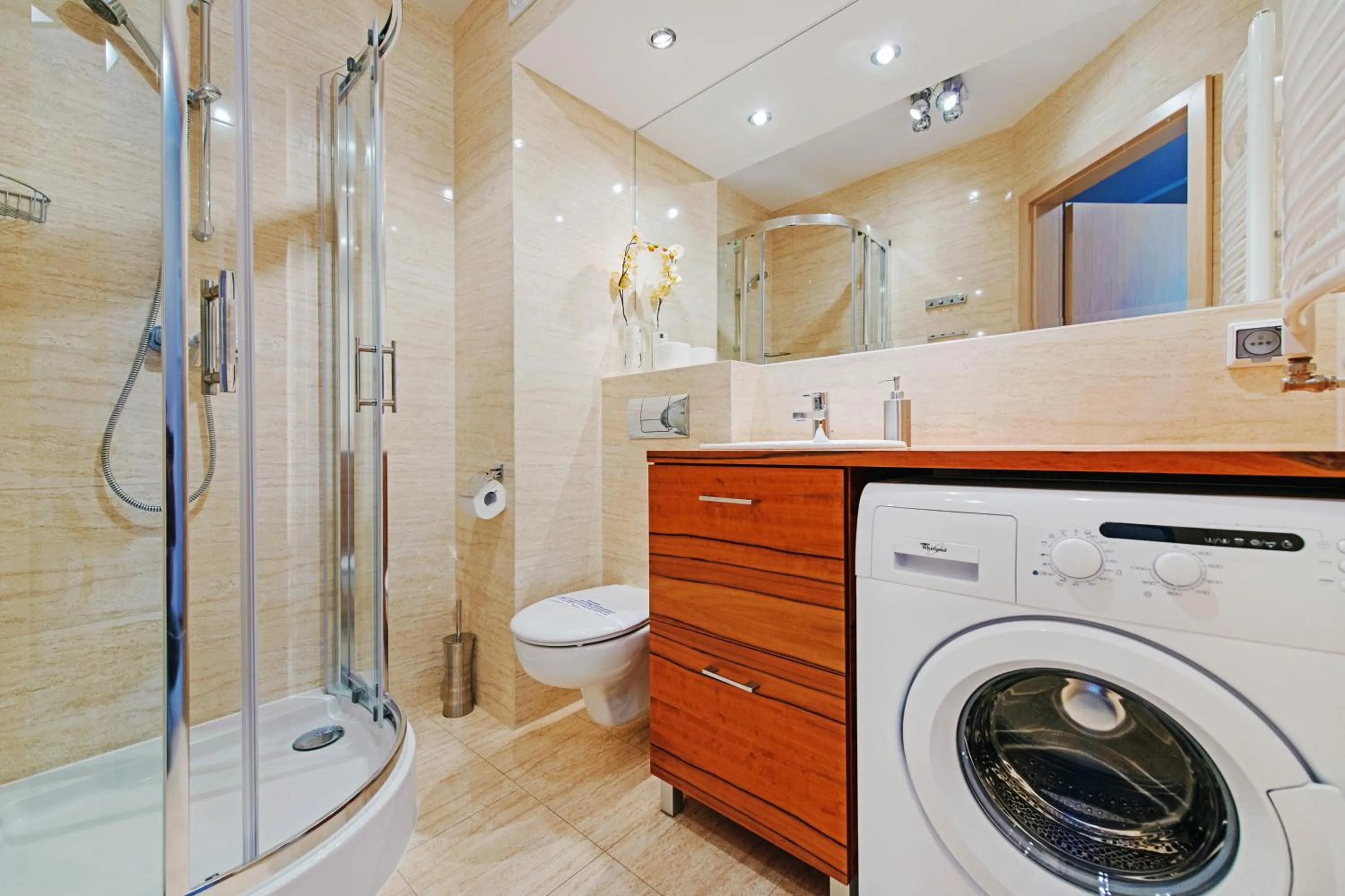 Shower in Na Klifie, Sun & Snow