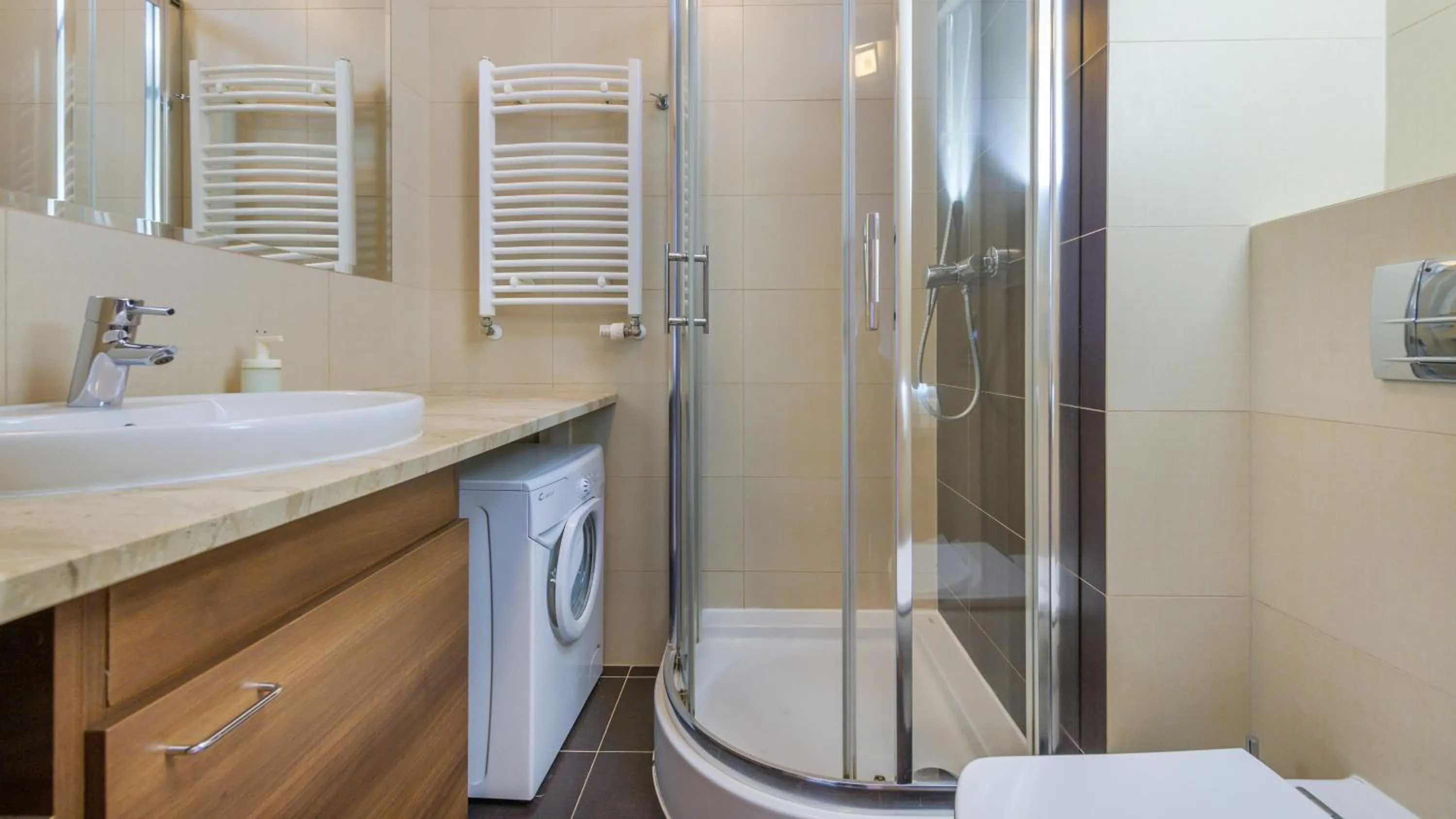 Shower in Na Klifie, Sun & Snow