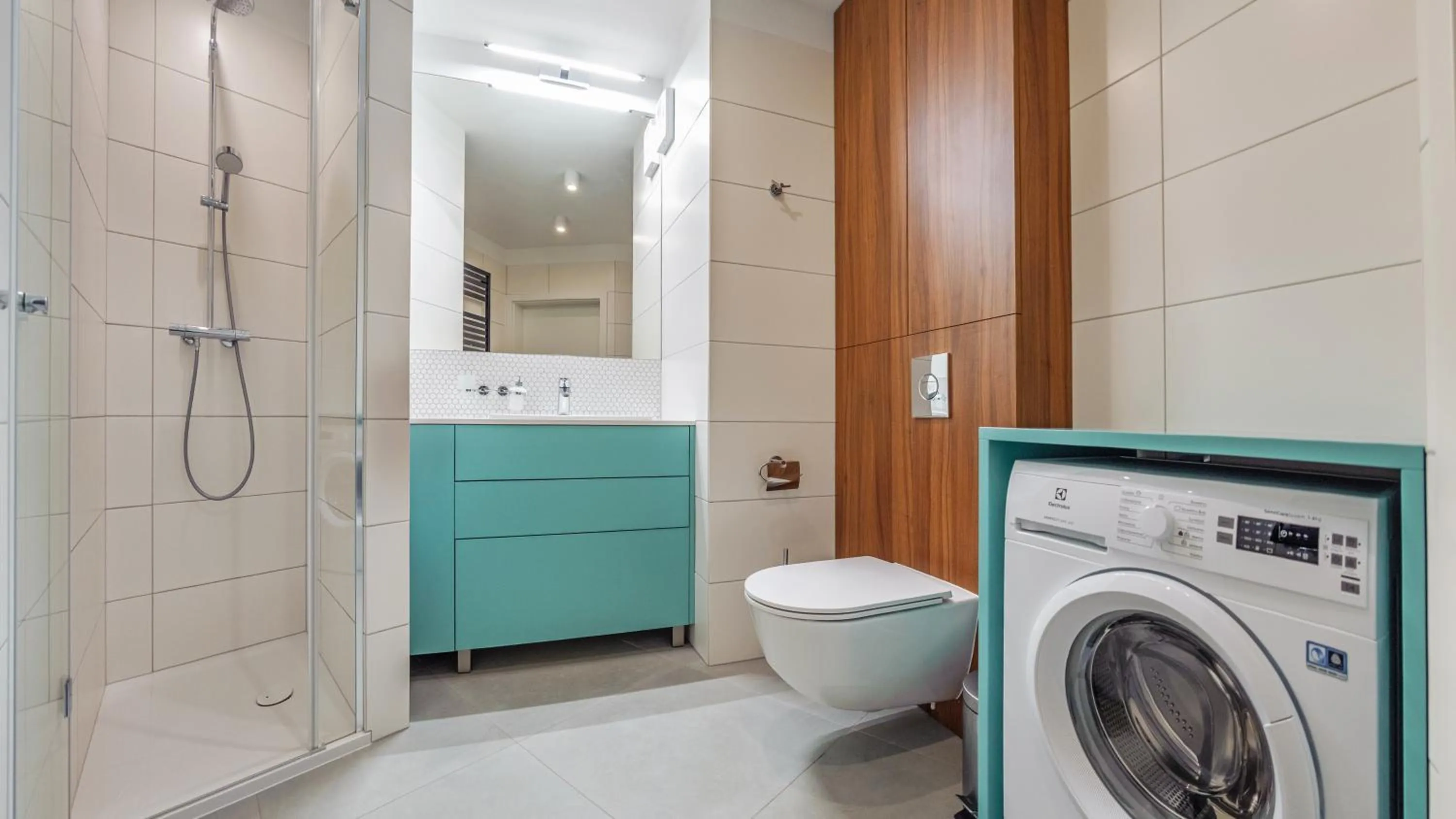 Shower in Na Klifie, Sun & Snow