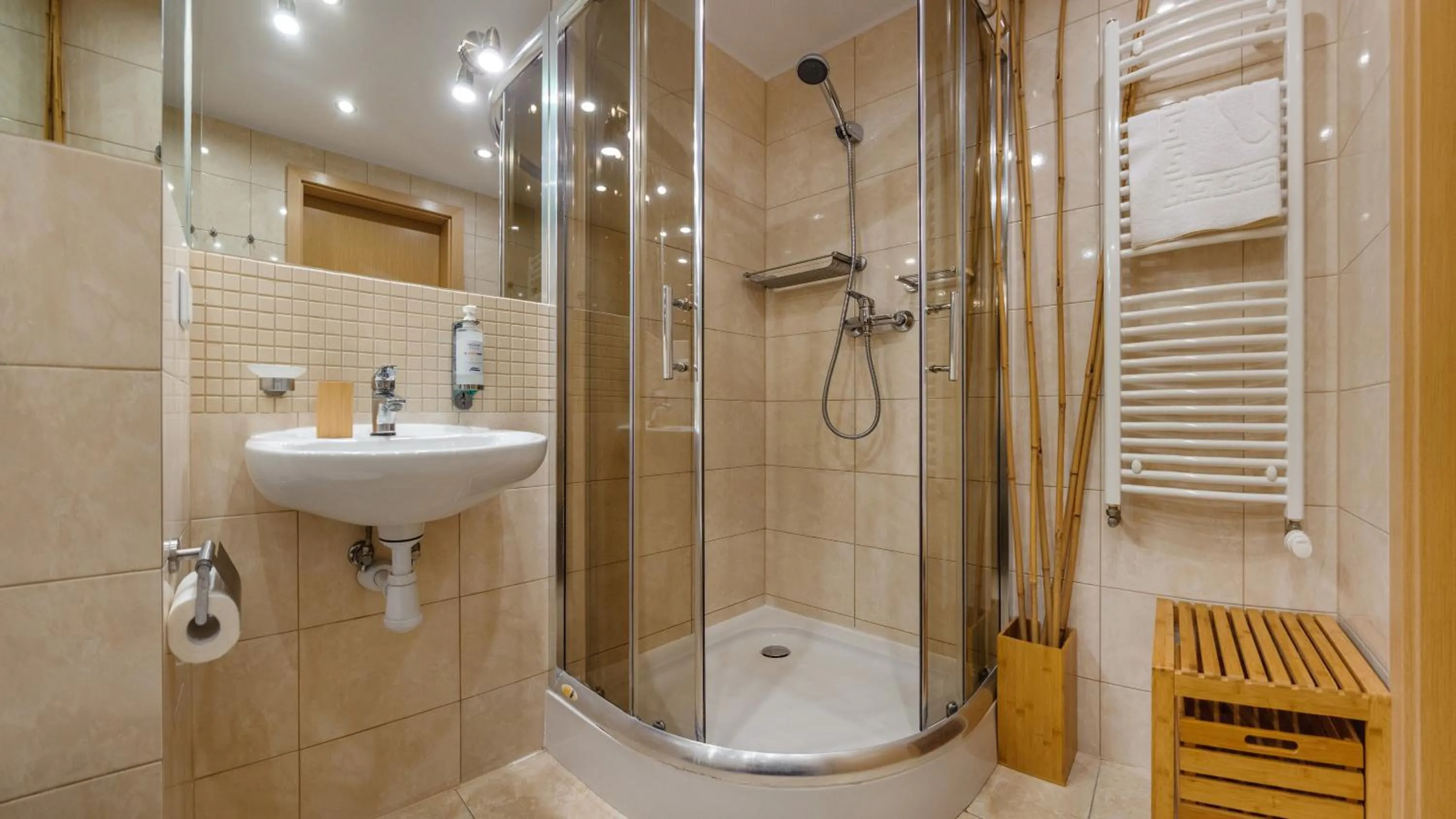 Shower in Na Klifie, Sun & Snow