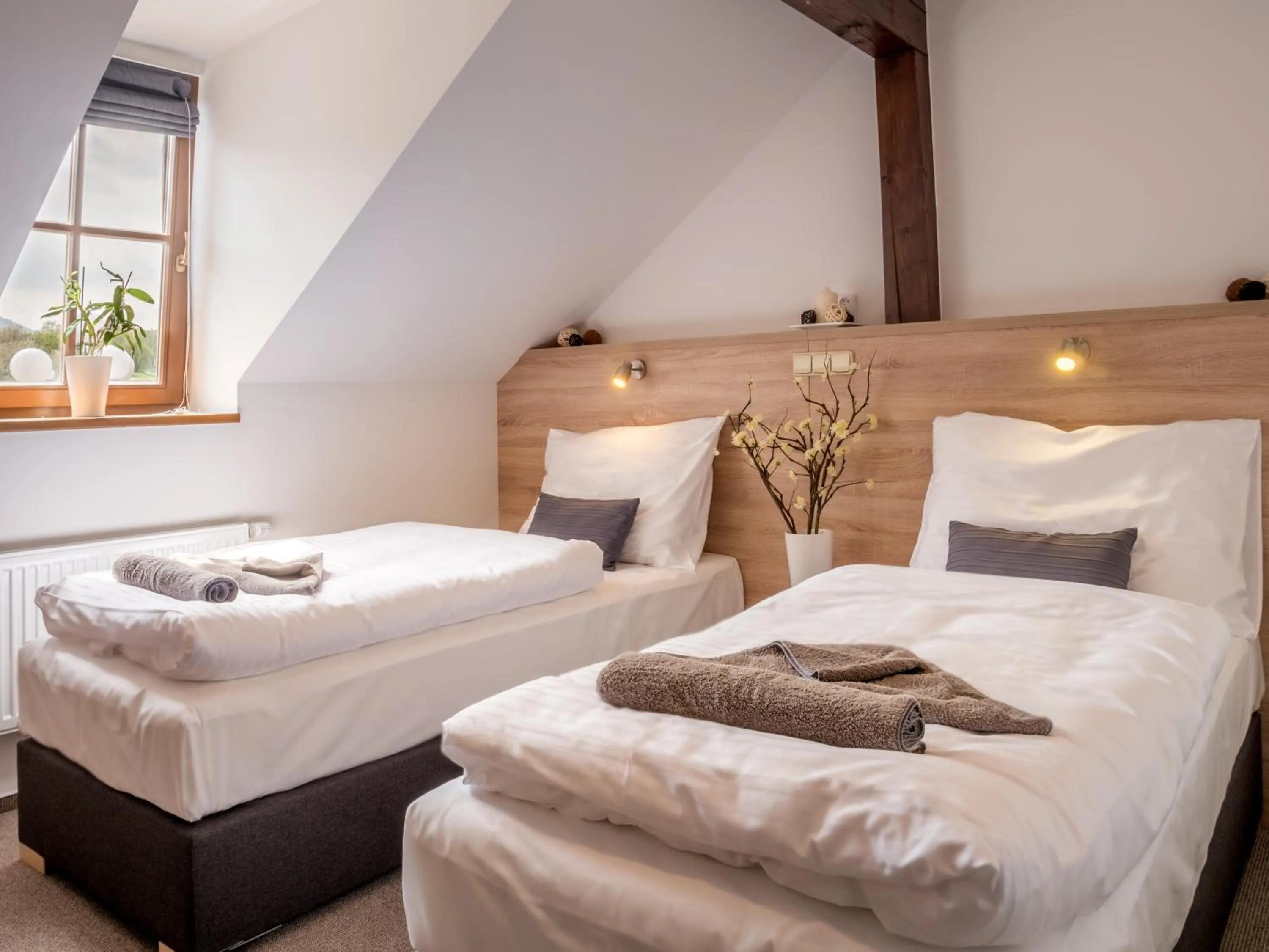 Bedroom, Bed in Club Apartments