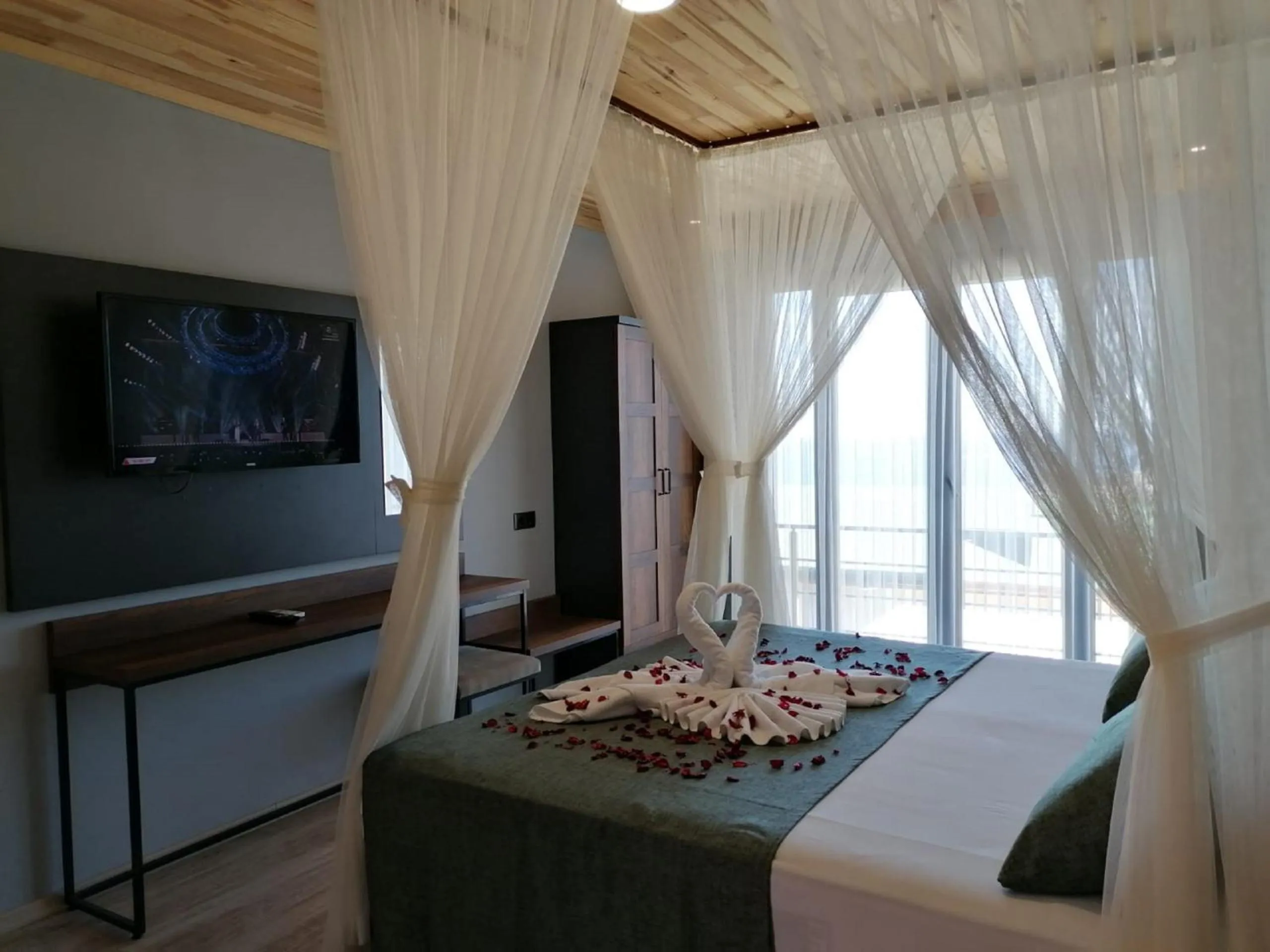 Bedroom, Bed in Royal Villa