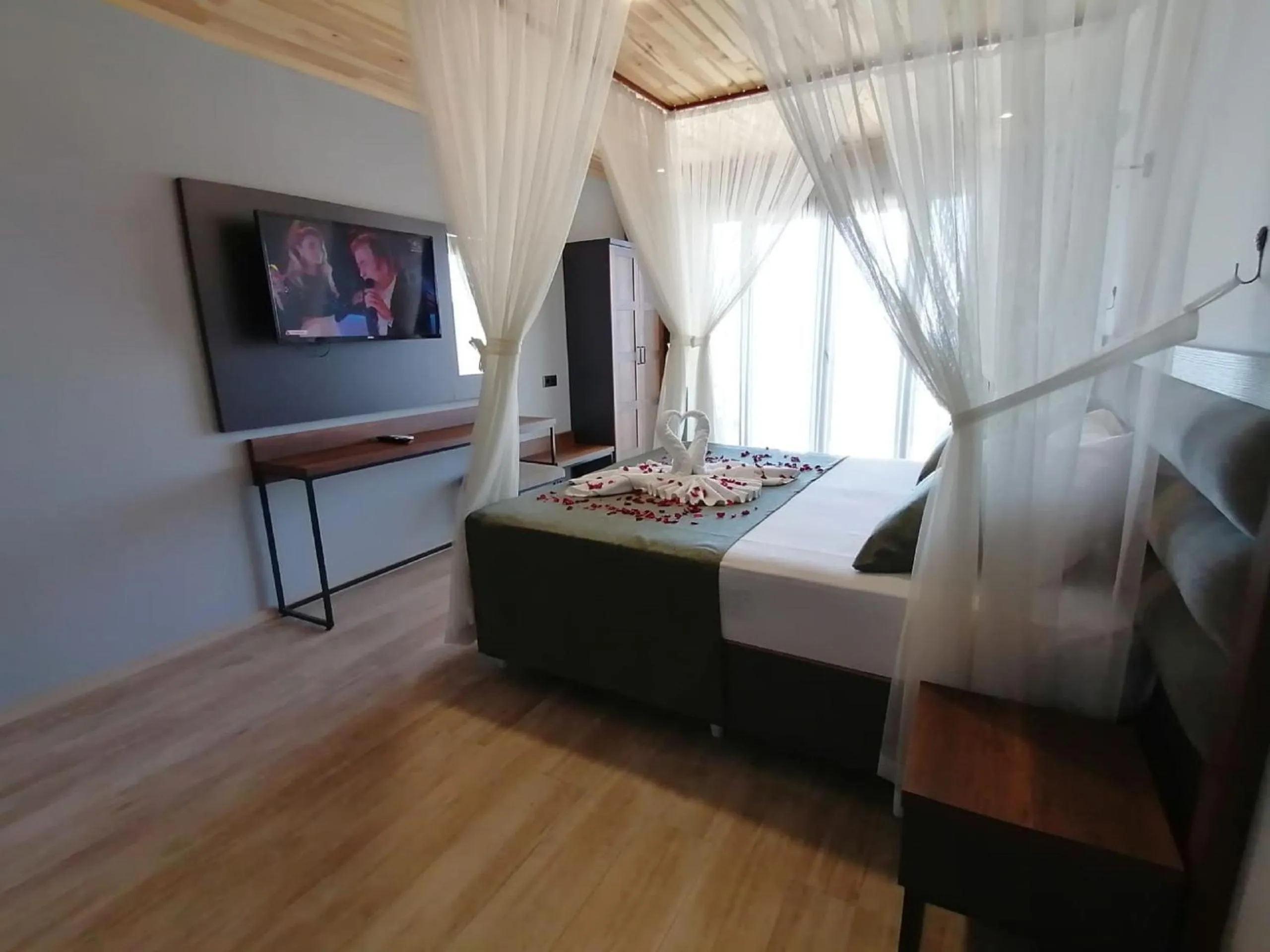 TV and multimedia, Bed in Royal Villa