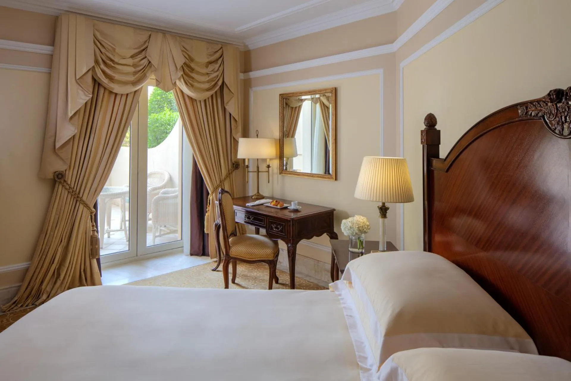 Bedroom, Bed in The Regency Hotel Kuwait